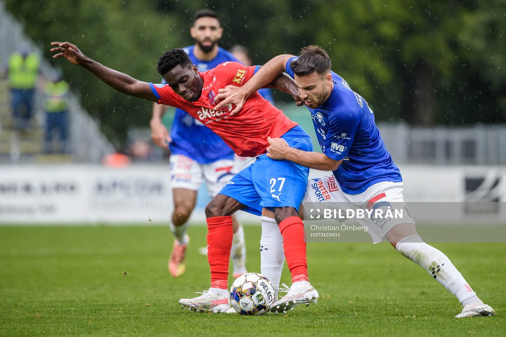 Helsingborgs Benjamin Acquah och Trelleborgs Dzenis Kozica