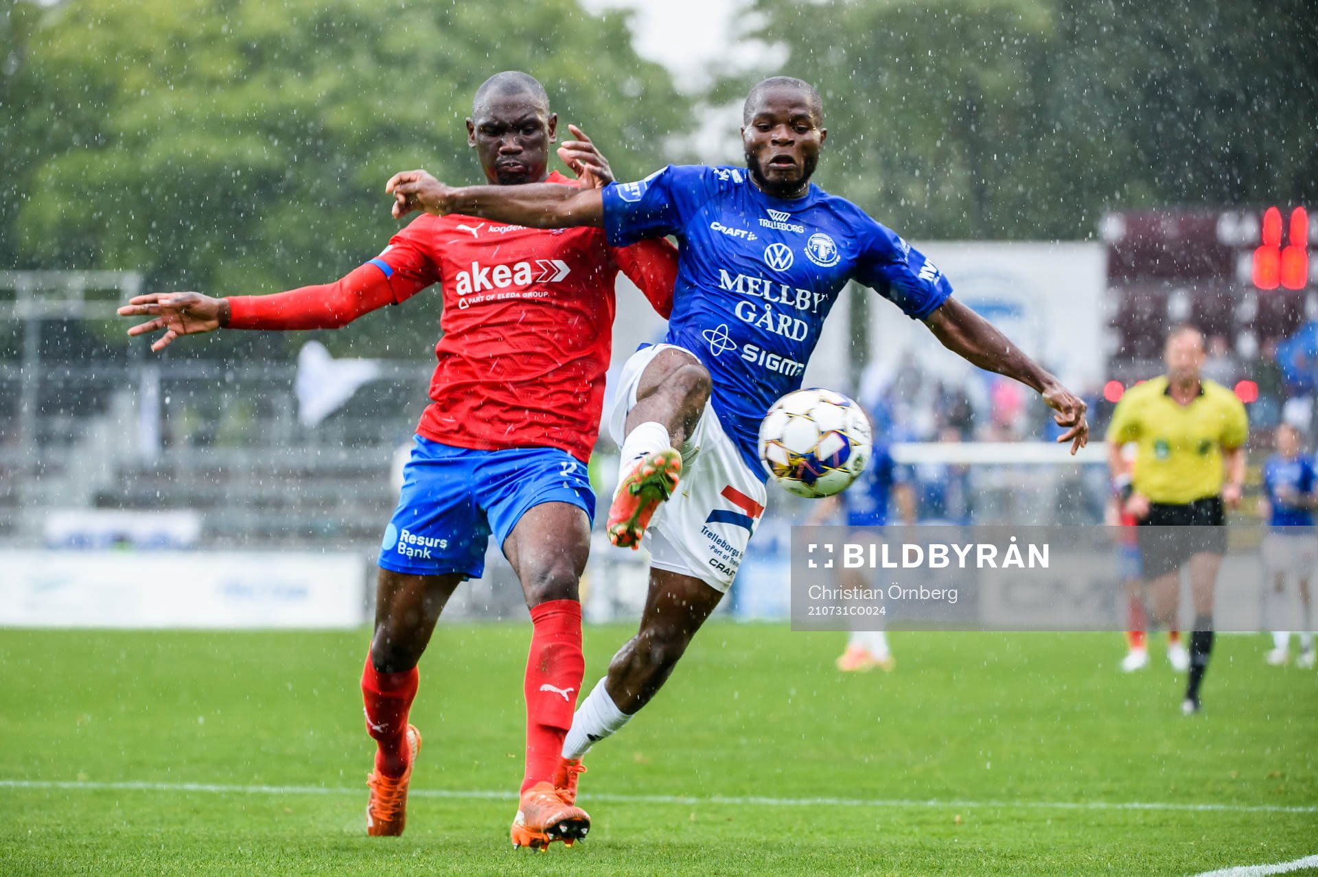 Helsingborgs Ravy Tsouka-Dozi och Trelleborgs Henry Offia