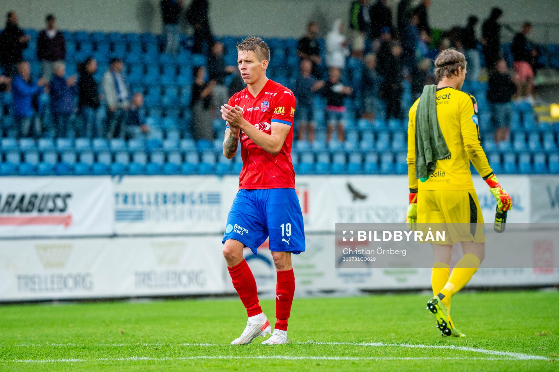 Helsingborgs Bödvar Bödvarsson och målvakt Anders