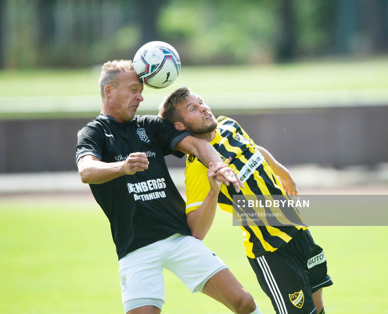 IFK Hässleholms Marcus Thuvesson nickduellerar med