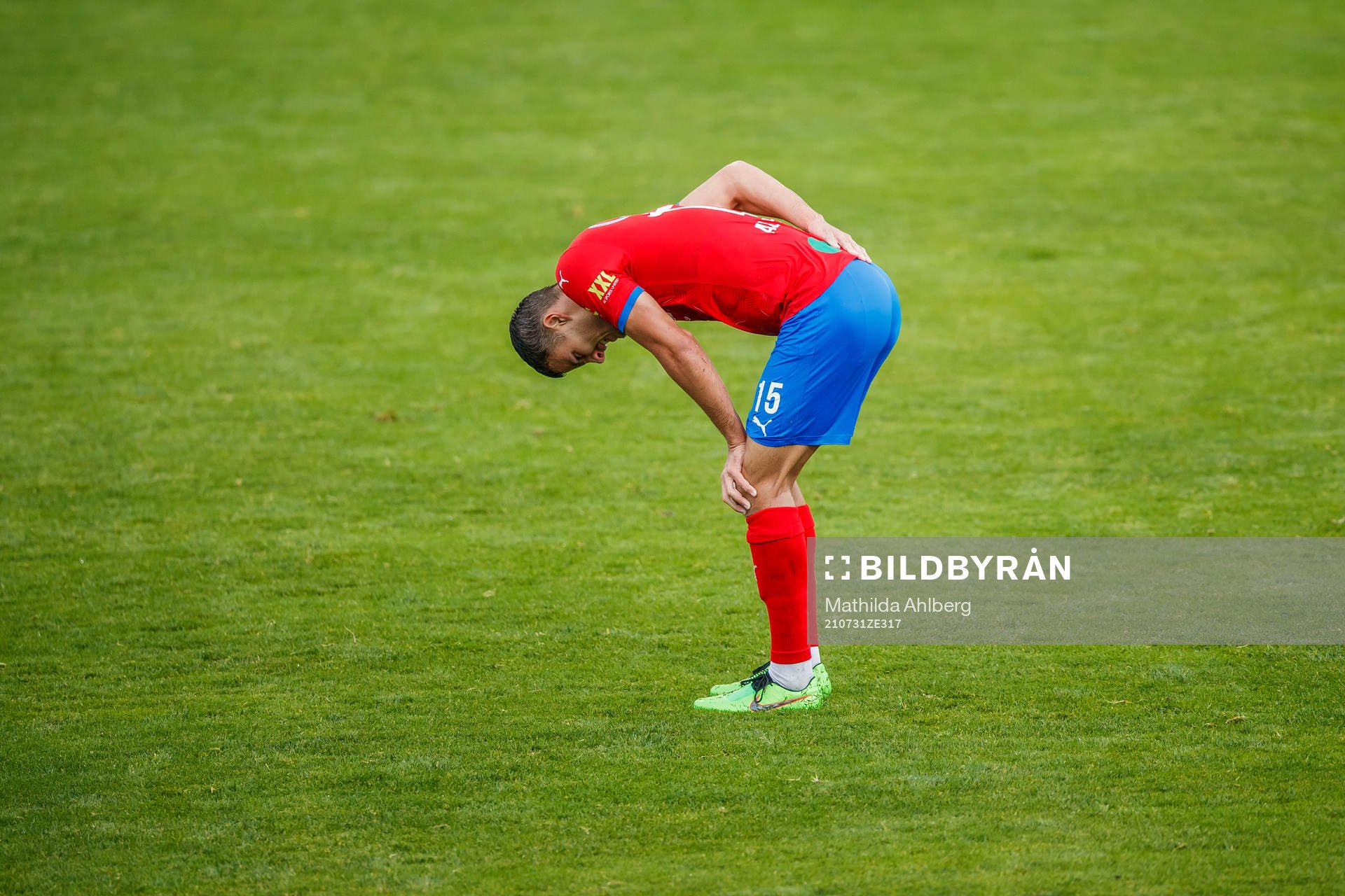 Helsingborgs Assad Al Hamlawi har ont under fotbollsmatchen i Superettan mellan Trelleborg och Helsingborg den 31 juli 2021 i Trelleborg.