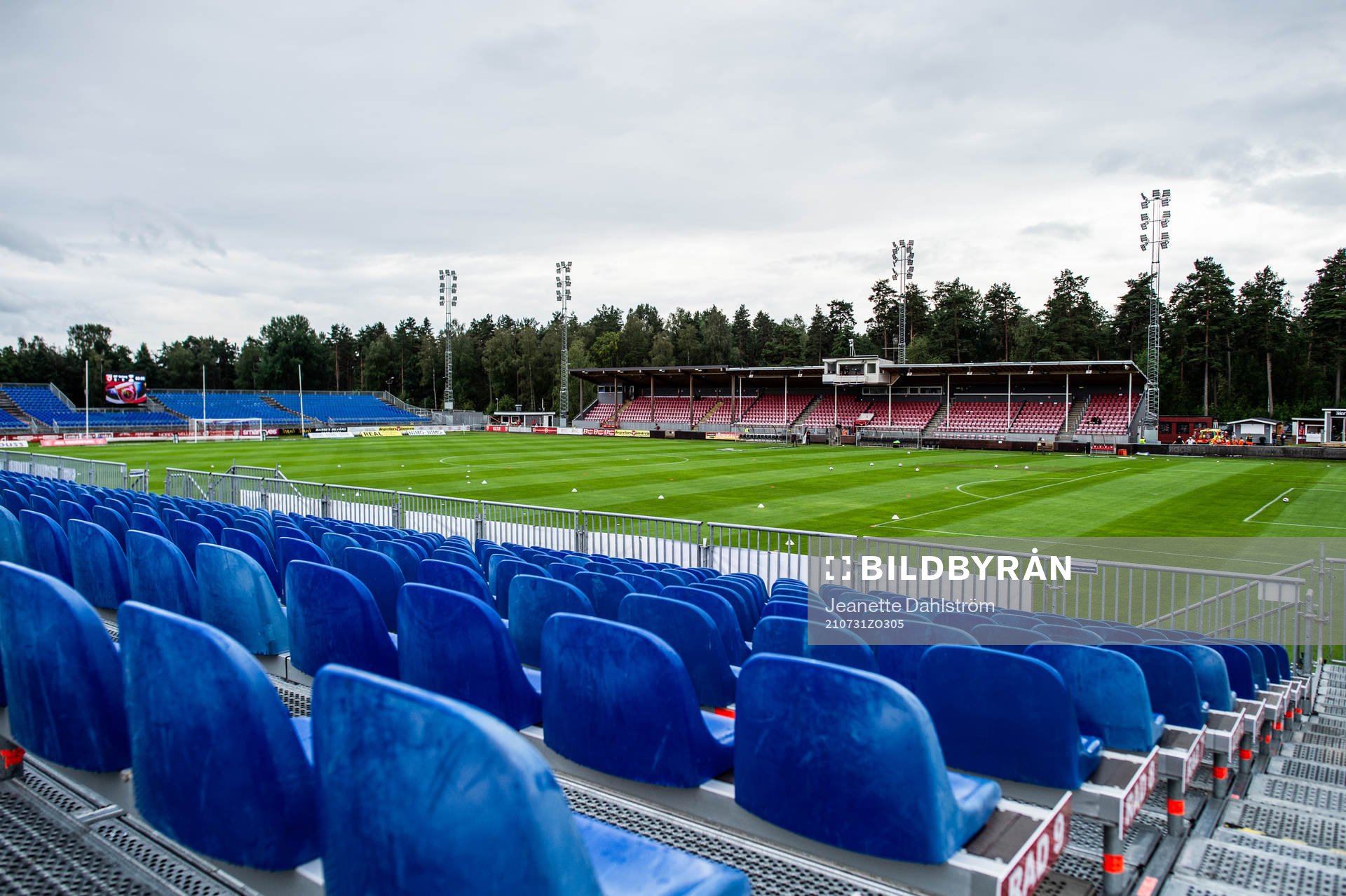 Vy över Stora Valla inför fotbollsmatchen i Allsvenskan mellan Degerfors och Varberg den 31 juli 2021 i Degerfors. 