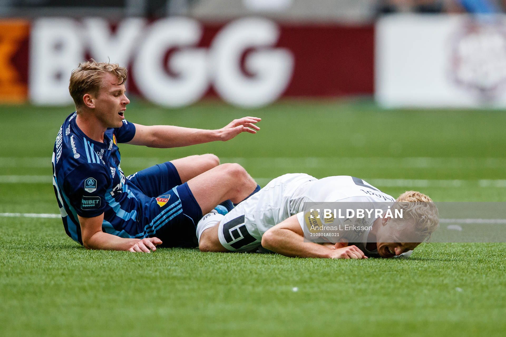 Djurgårdens Rasmus Schüller och Häckens Gustav Berggren