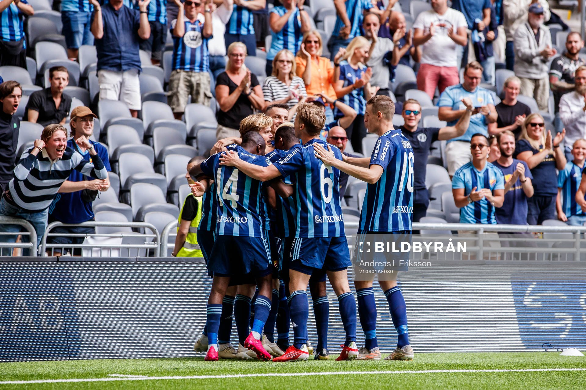 Djurgårdens Aslak Witry jublar med lagkamrater