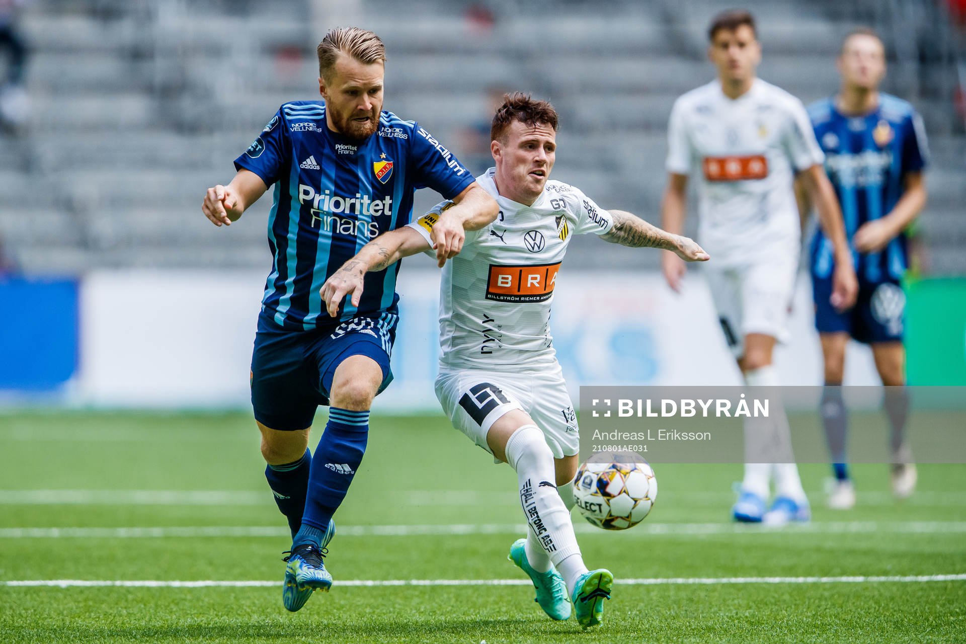 Djurgårdens Jacob Une Larsson och Häckens Tobias Heintz