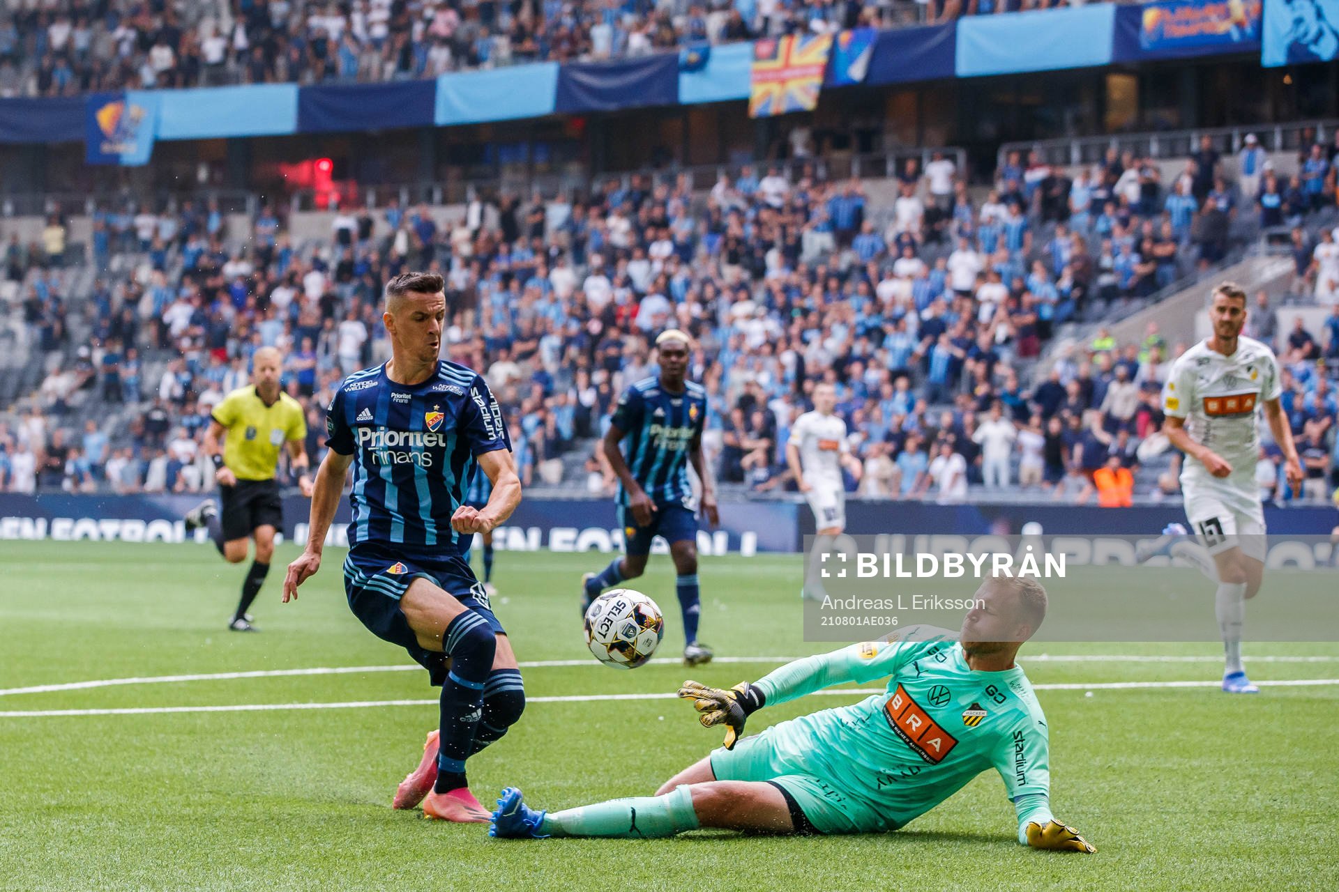 Djurgårdens Haris Radetinac och Häckens målvakt Peter