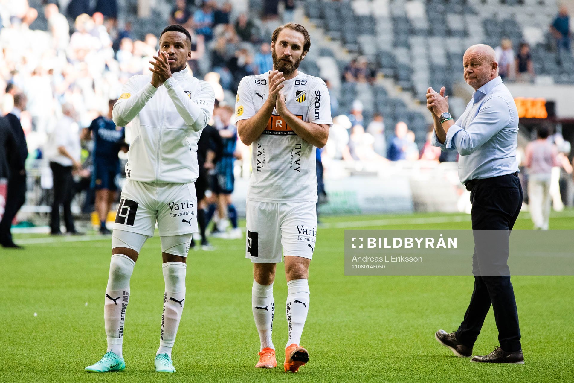 Häckens Martin Olsson, Oskar Sverrisson och tränare Per-Mathias Högmo efter fotbollsmatchen i Allsvenskan mellan Djurgården och Häcken den 1 augusti 2021 i Stockholm.