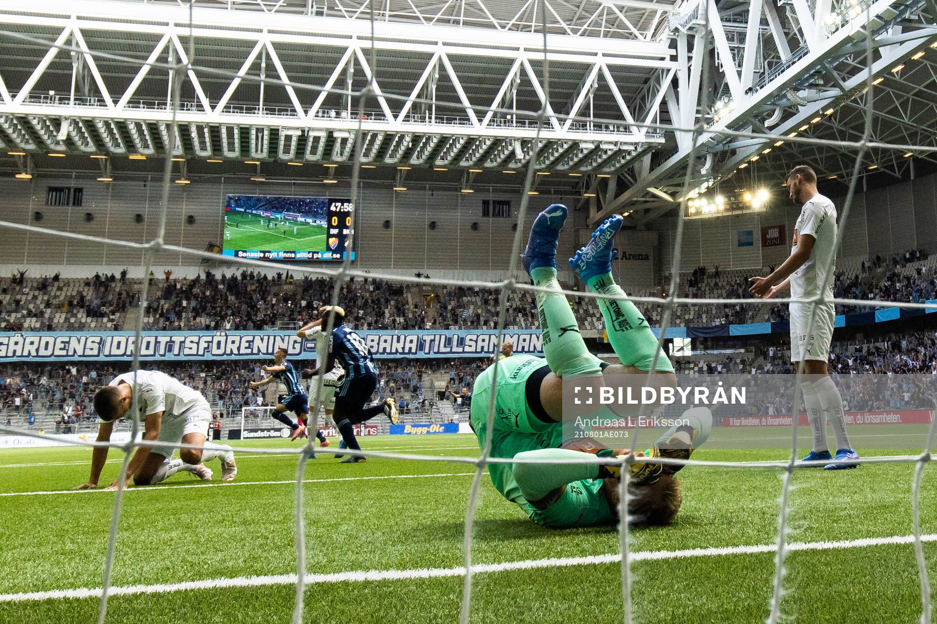 Häckens målvakt Peter Abrahamsson och hans medspelare