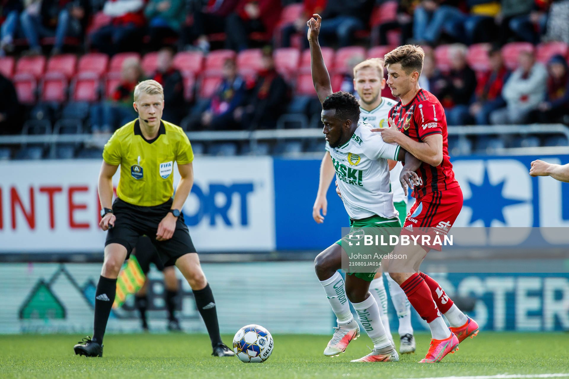 Hammarbys David Accam och Östersunds Nikolas Dosis