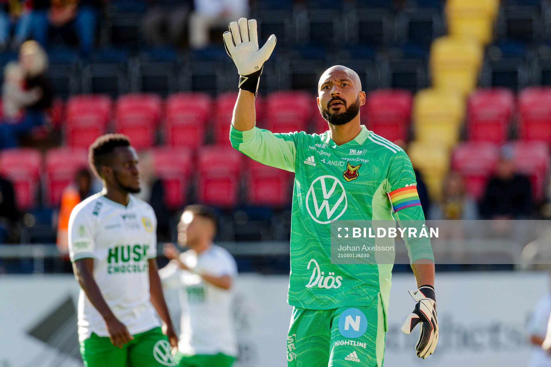 Östersunds målvakt Aly Keita reagerar