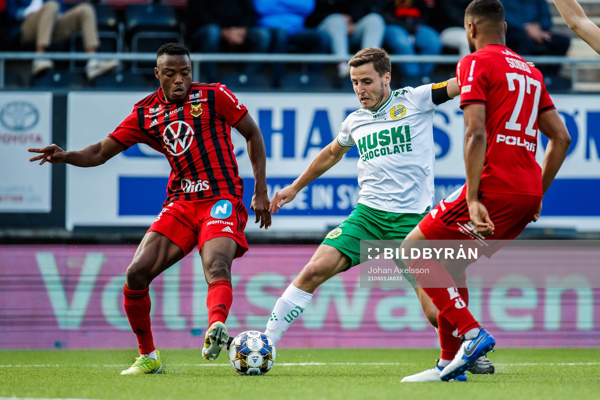 Östersunds Patrick Kpozo och Hammarbys Jeppe Andersen