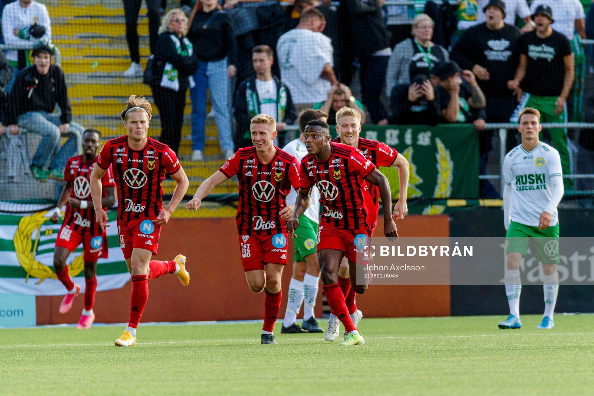 Östersunds Patrick Kpozo jublar efter 1-0 under fotbollsmatchen i Allsvenskan mellan Östersund och Hammarby den 1 augusti 2021 i Östersund.