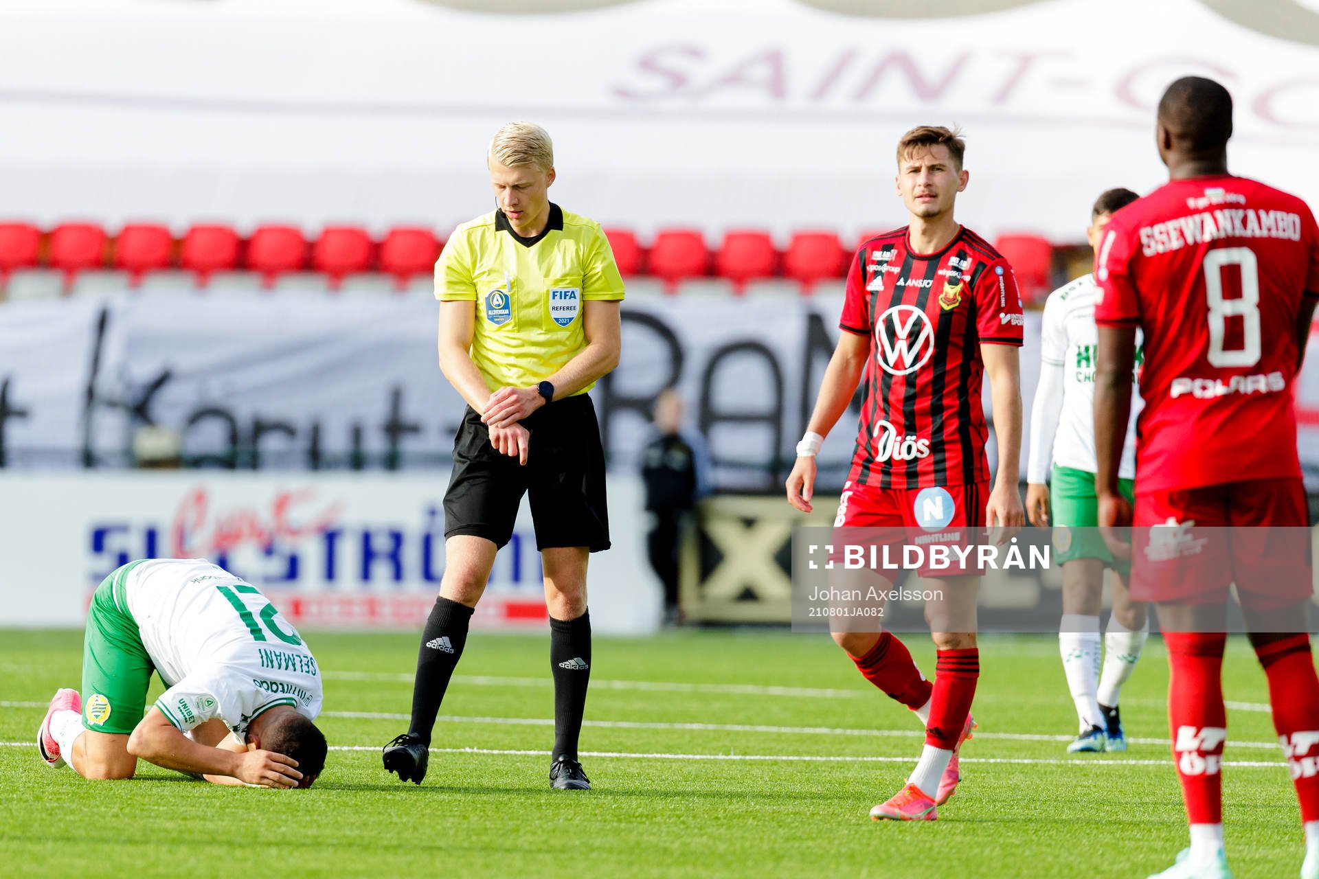 Hammarbys Astrit Selmani  har ont
