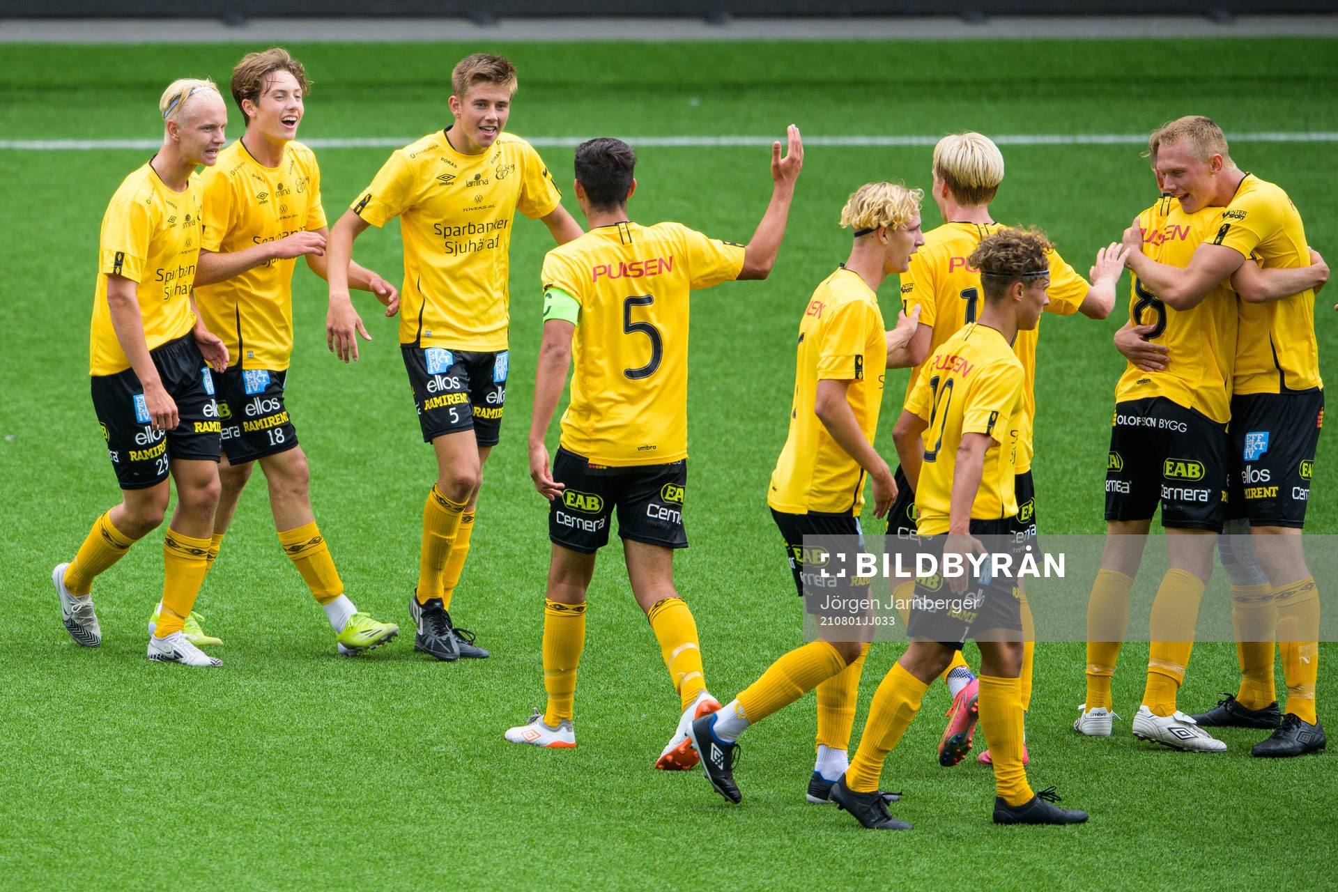 Elfsborgs spelare jublar efter 2-0 under fotbollsmatchen i P17 Allsvenskan södra mellan Elfsborg och Kalmar den 1 augusti 2021 i Borås.