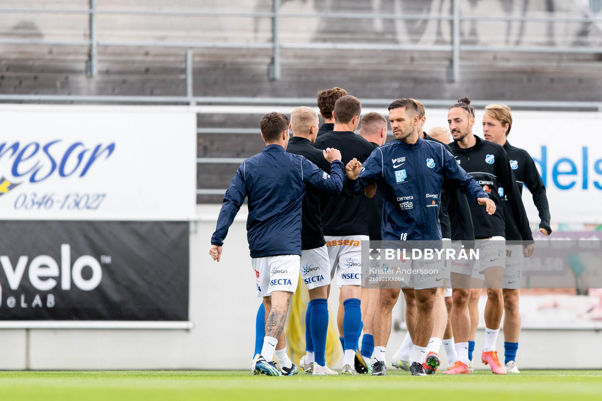 Norrbys spelare före fotbollsmatchen i Superettan mellan