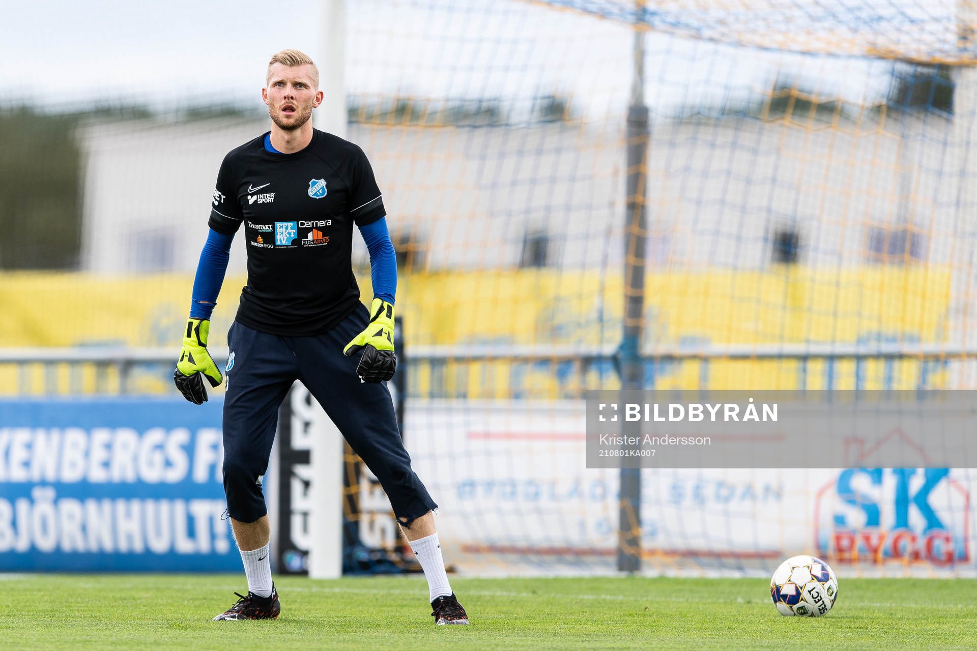 Norrbys målvakt Anton Cajtoft före fotbollsmatchen i