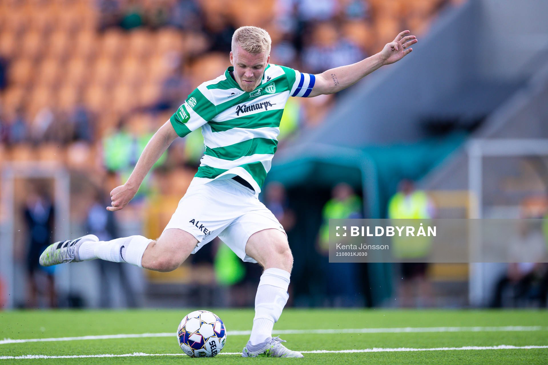 Västerås Simon Johansson gör 1-0 med ett skott
