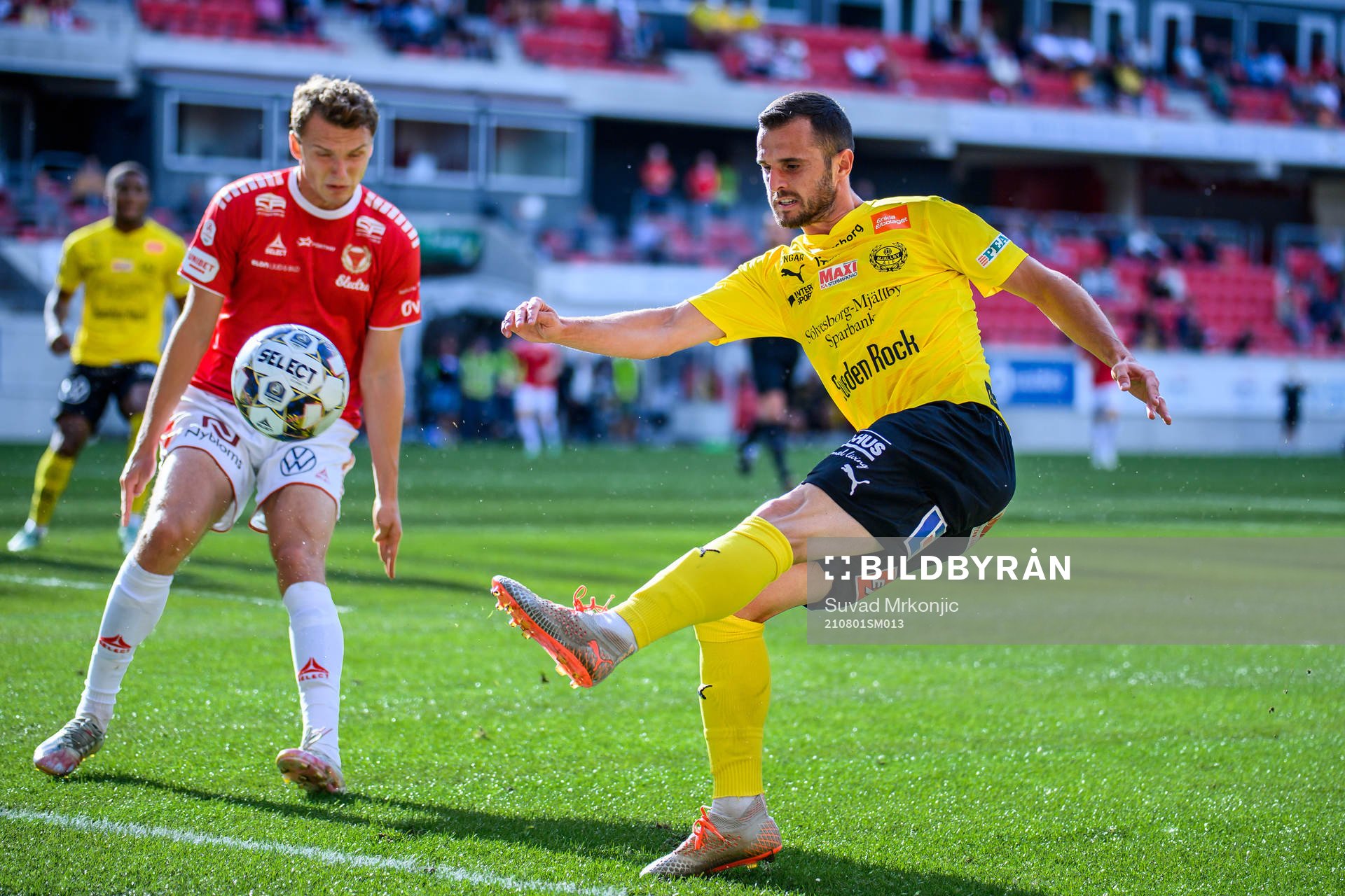 Kalmars Piotr Johansson och Mjällbys Kadir Hodzic