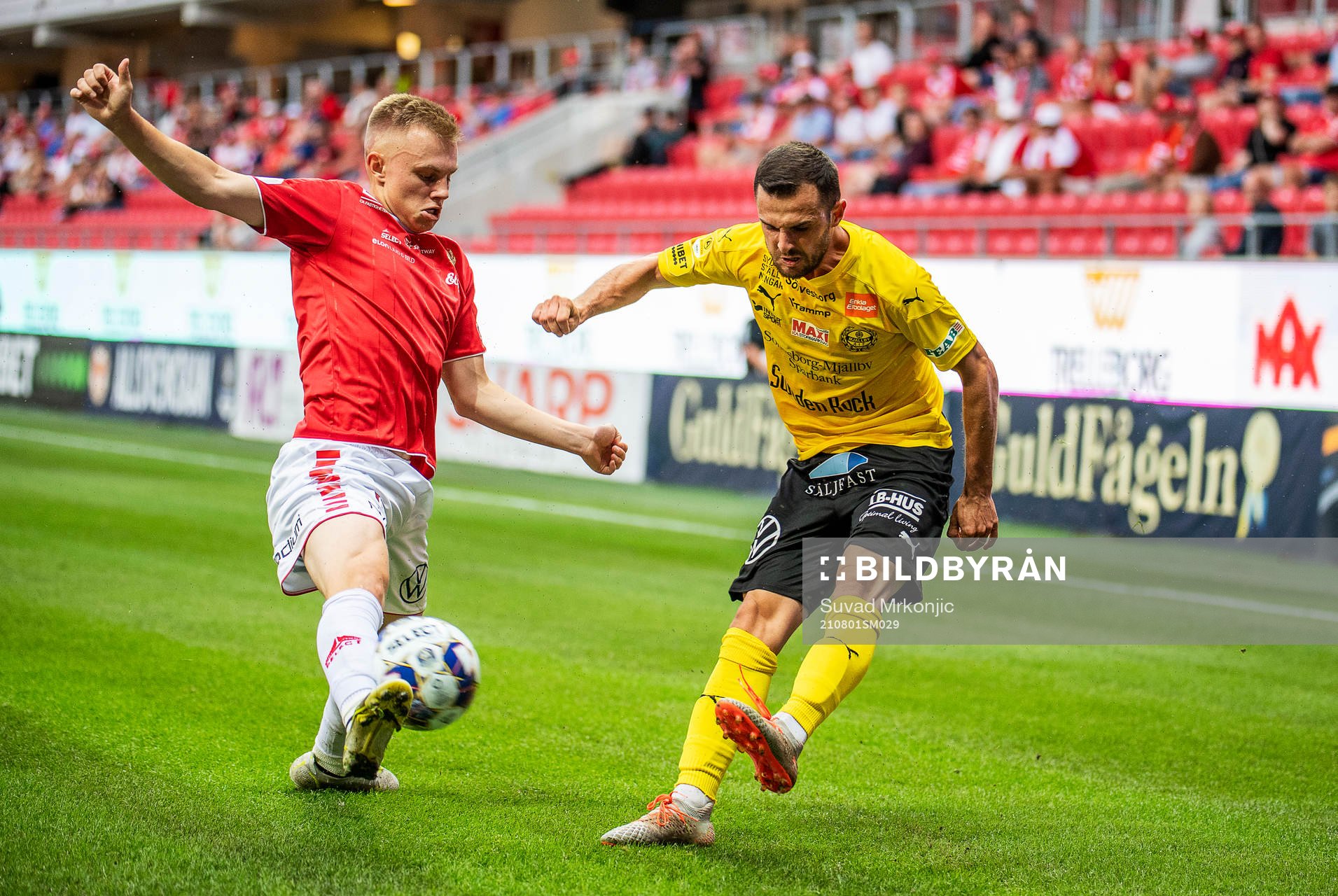Kalmars Isak Jansson och Mjällbys Kadir Hodzic