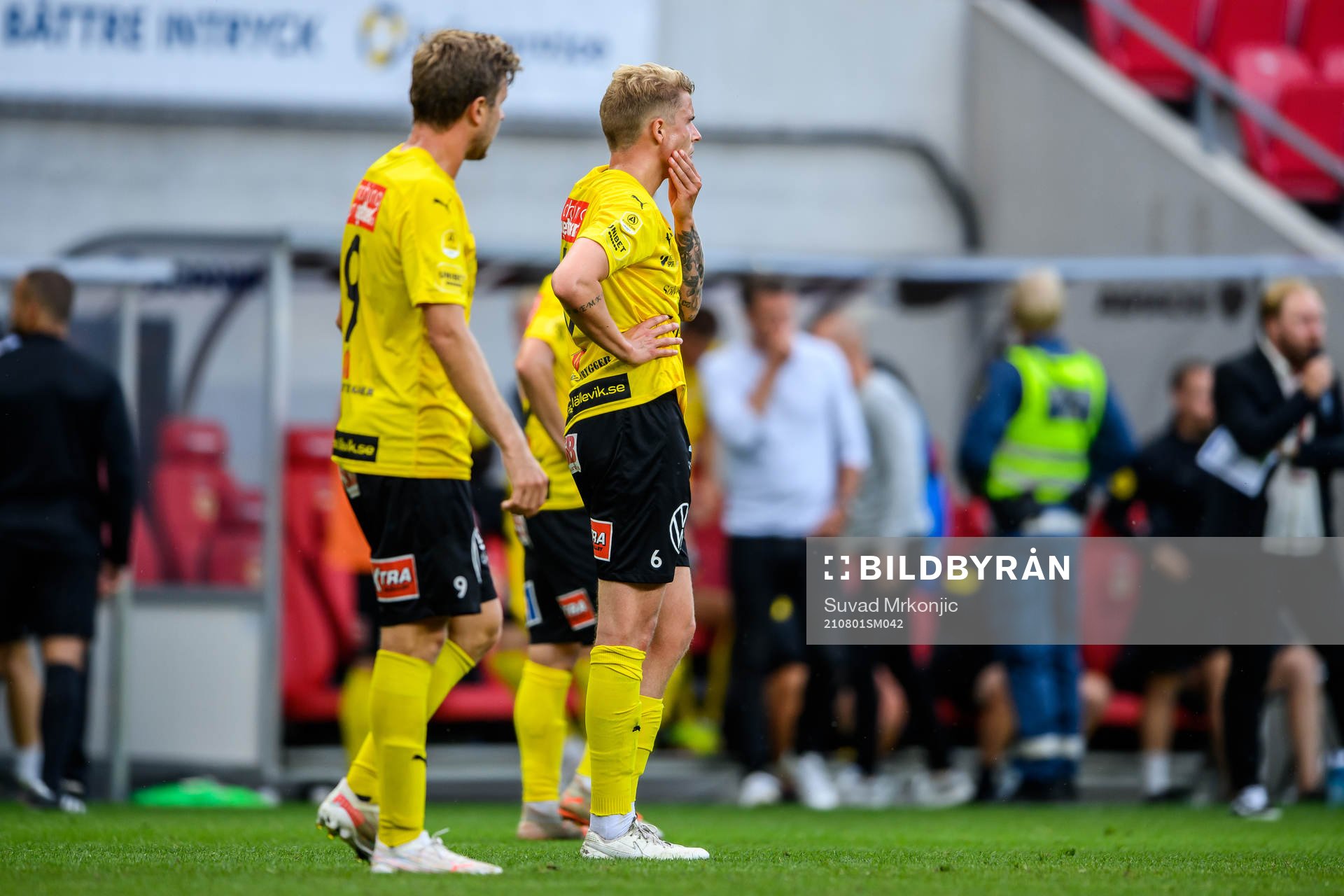 Mjällbys Magnus Wørts och Joel Nilsson deppar
