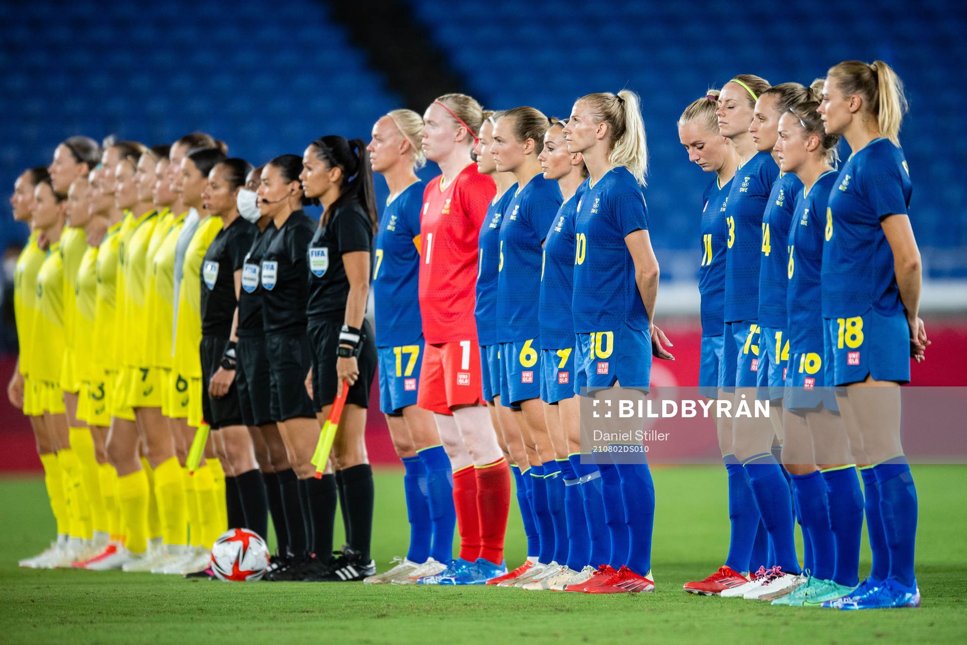 Players of Australia and of Sweden