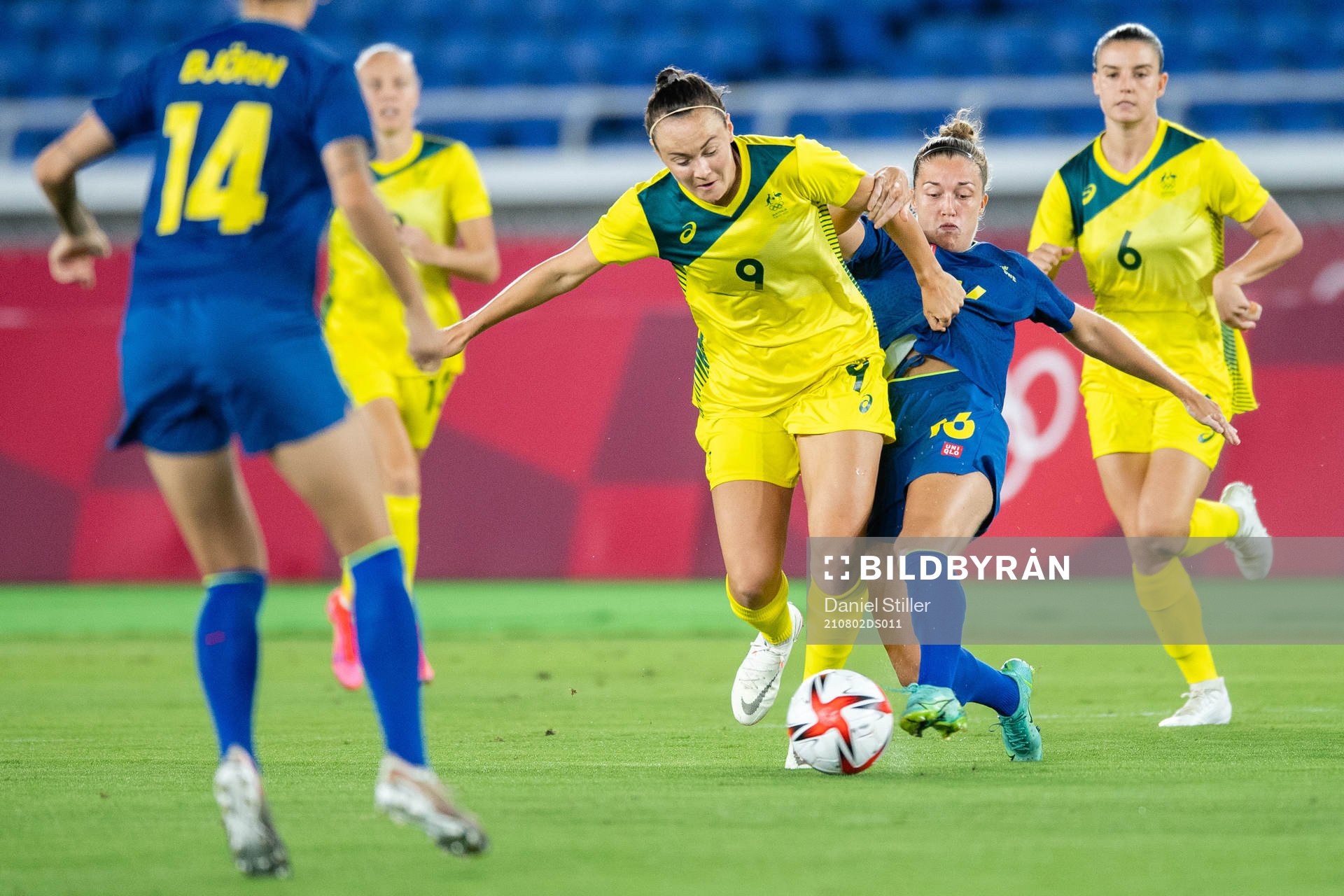 Caitlin Foord of Australia and Filippa Angeldahl of Sweden
