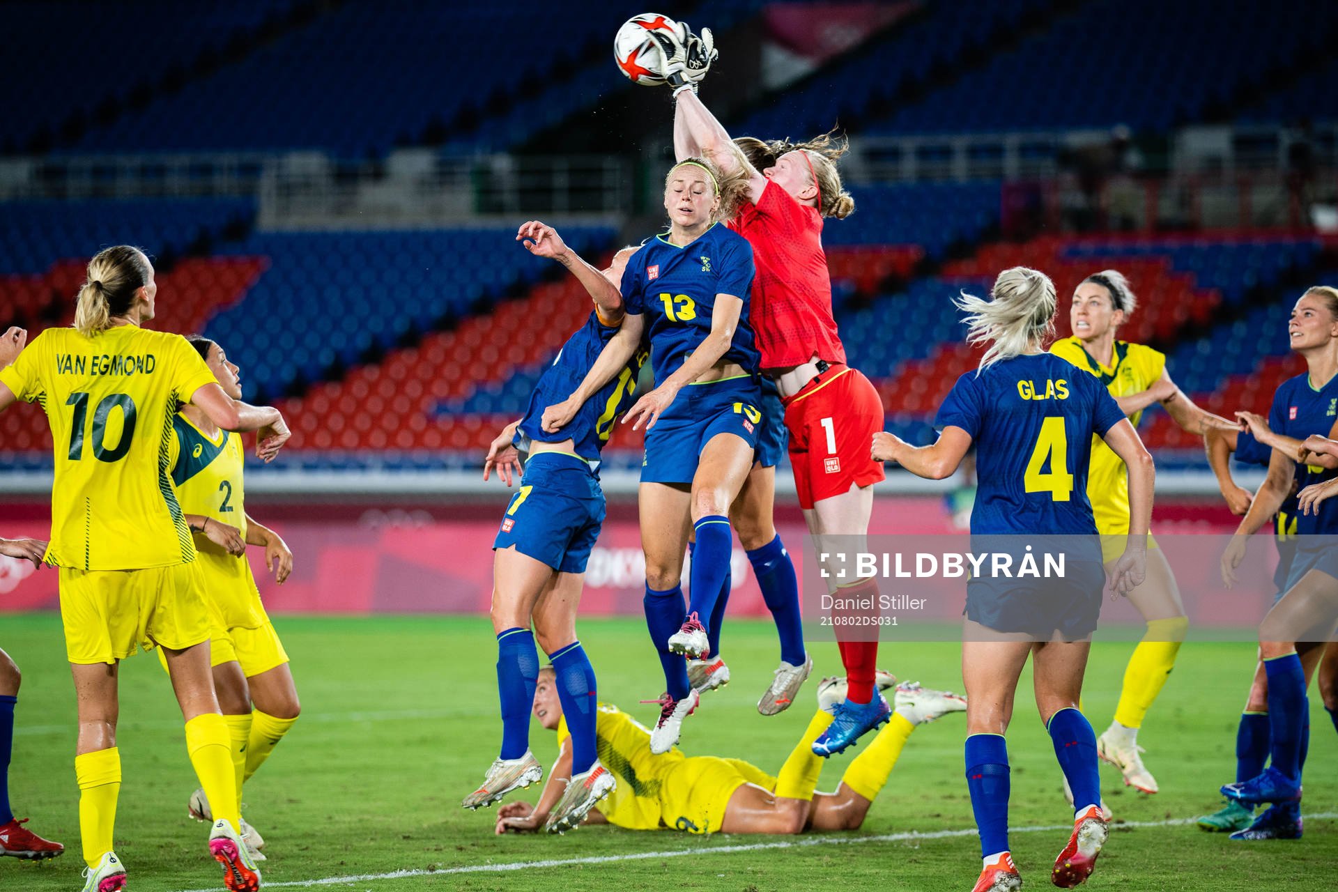 Amanda Ilestedt and Hedvig Lindahl of Sweden in the