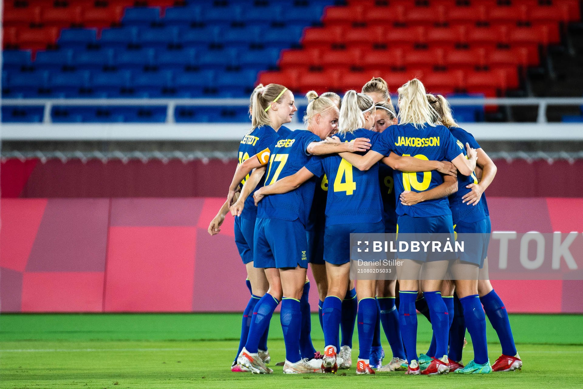 Players of Sweden celebrates 0-1 by Fridolina Rolfö  in