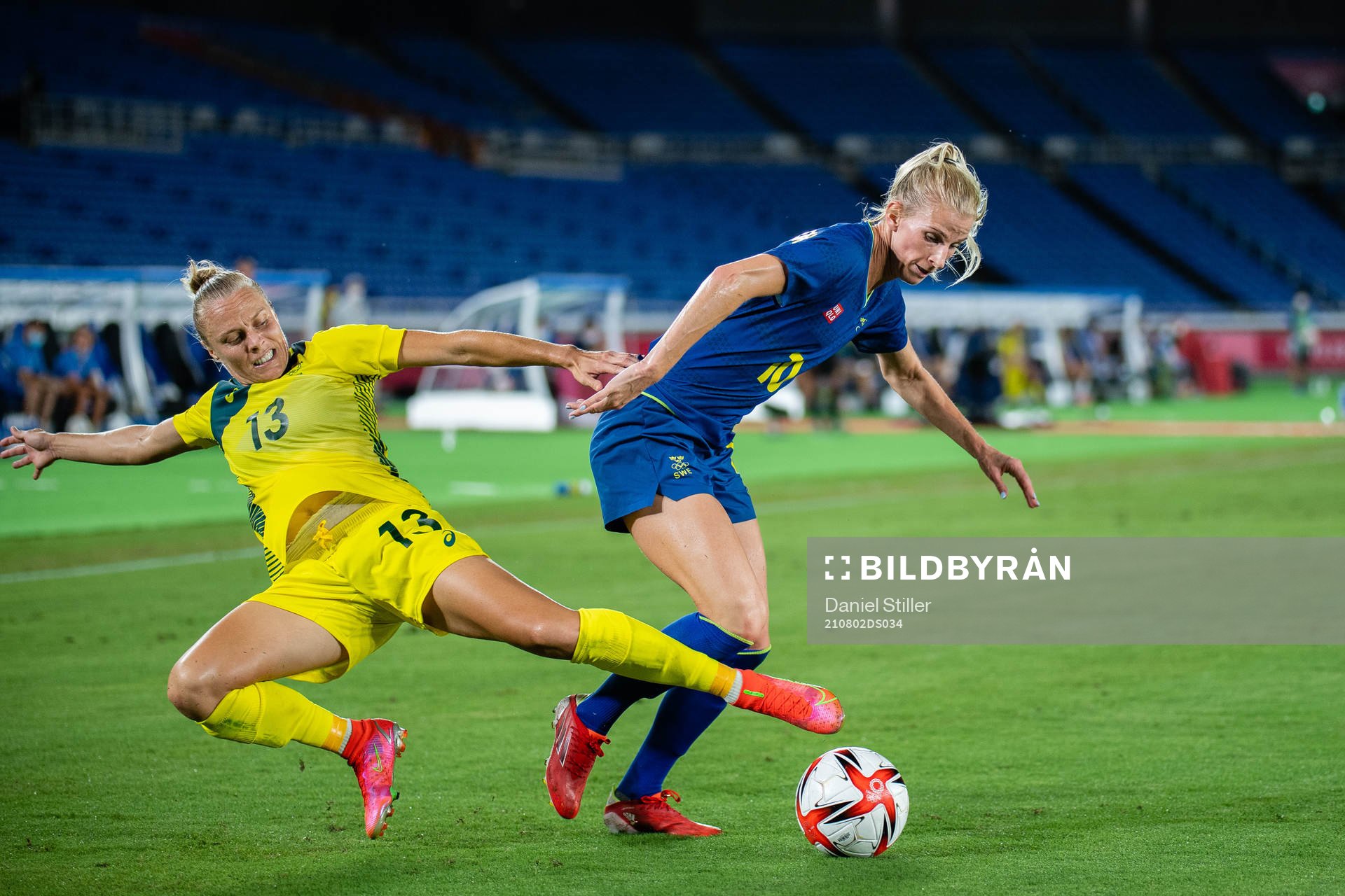 Tameka Yallop of Australia and Sofia Jakobsson of Sweden in