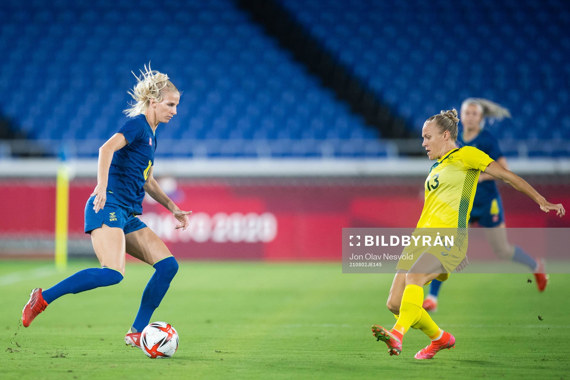 Sofia Jakobsson of Sweden and Tameka Yallop of Australia in