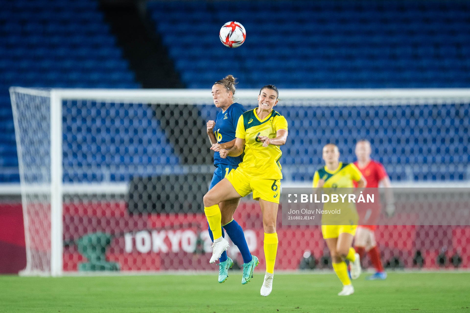 Filippa Angeldahl of Sweden and Chloe Lagarzo of Australia