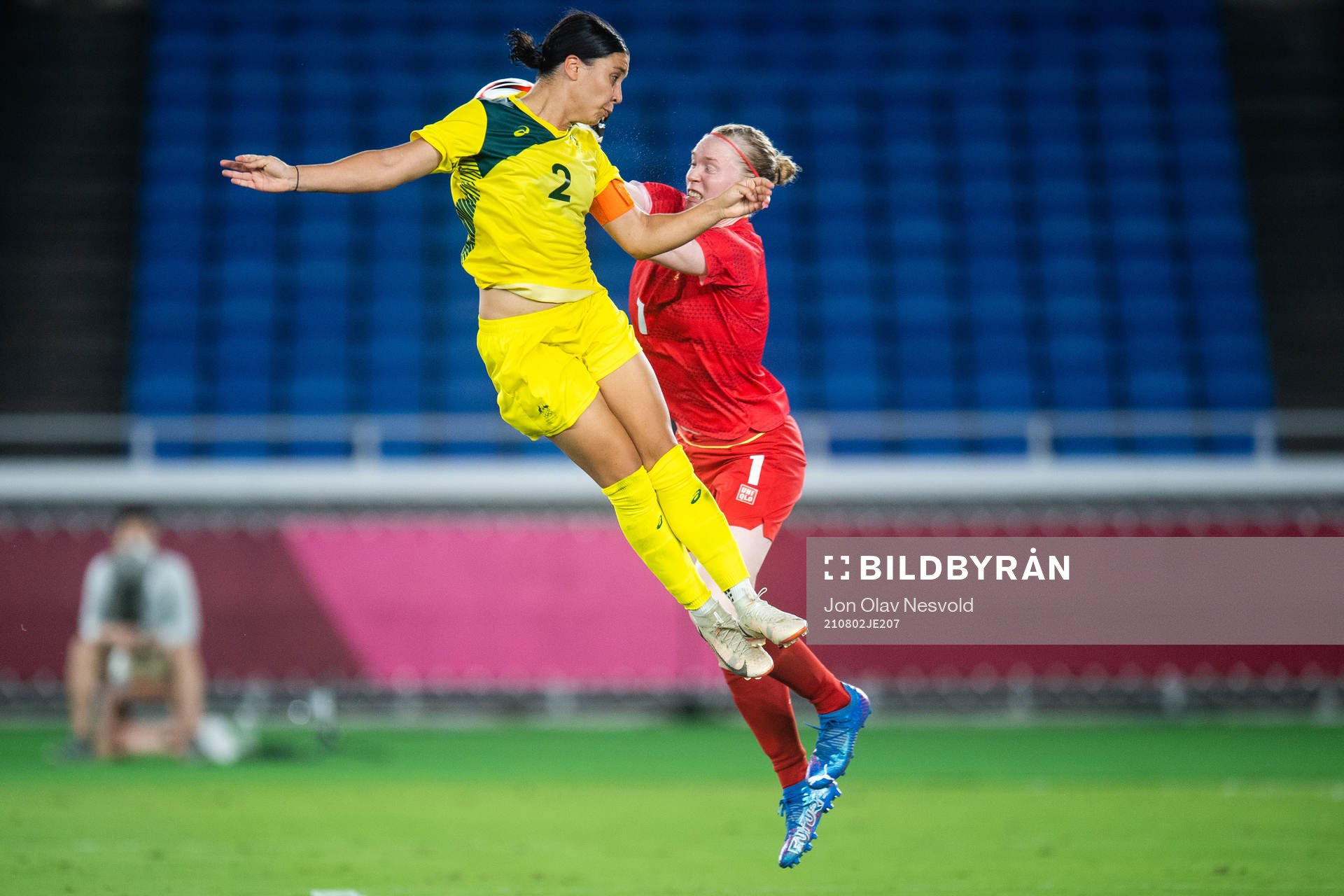 Sam Kerr of Australia and Hedvig Lindahl of Sweden  in the