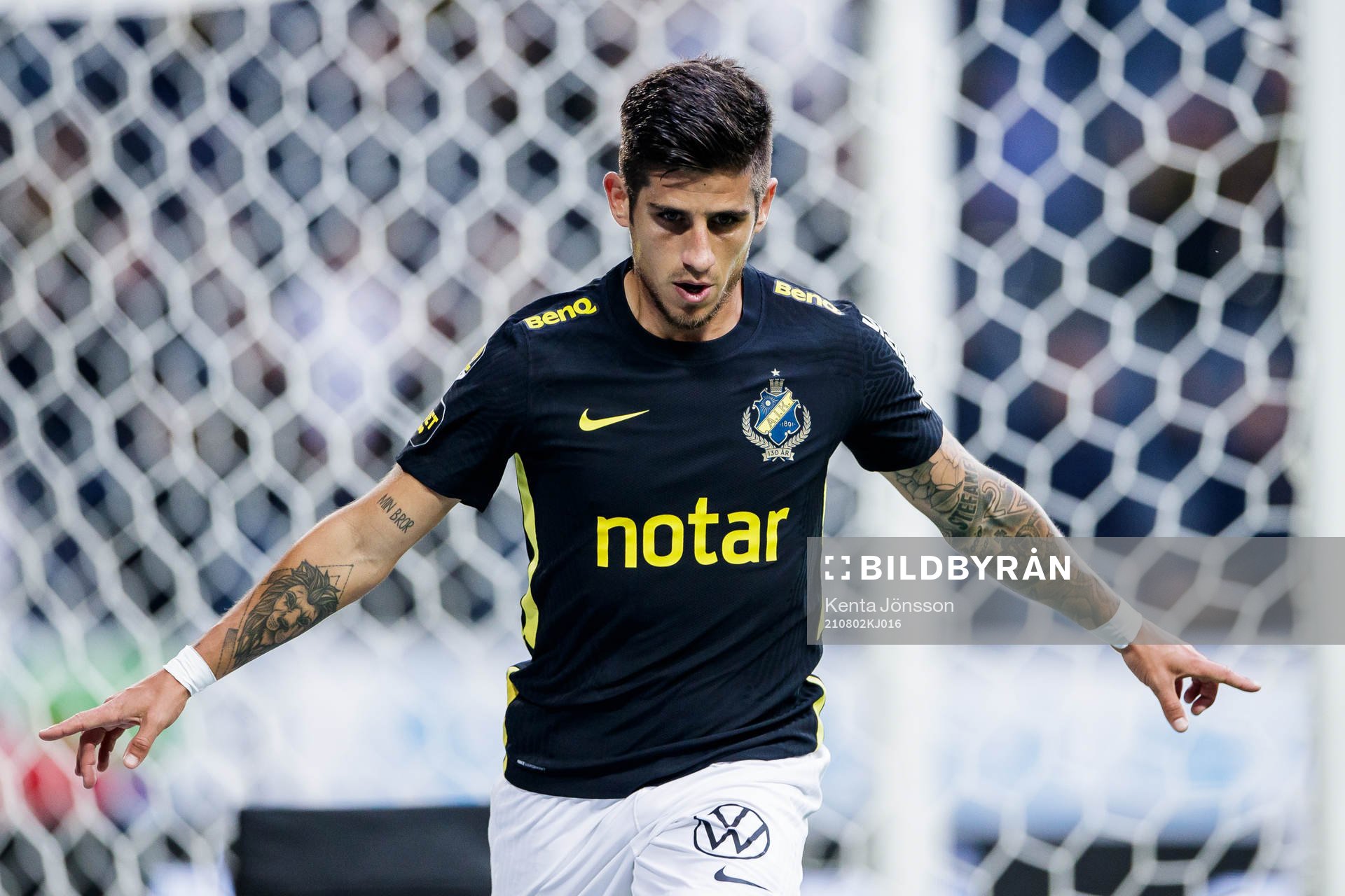 s Nicolas Stefanelli jublar