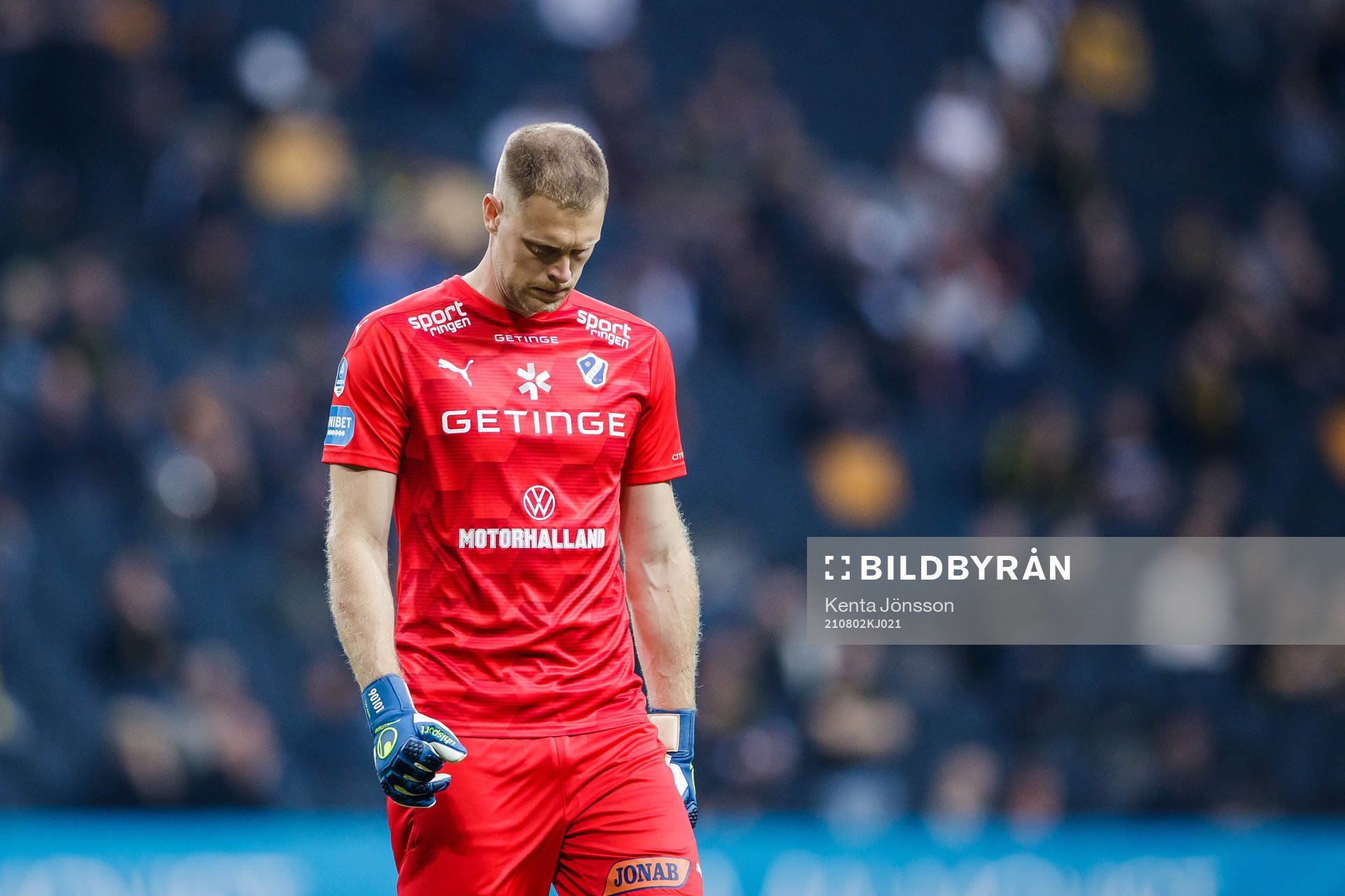 Halmstads målvakt Malkolm Nilsson Säfqvist deppar