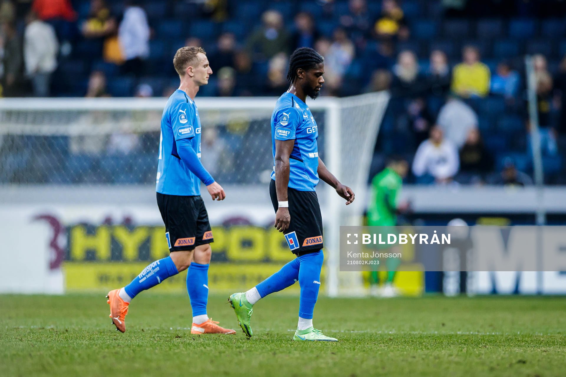 Halmstads Samuel Kroon och Joseph Baffo deppar