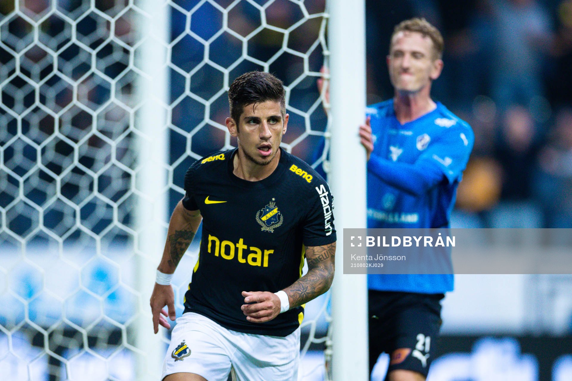 AIK:s Nicolas Stefanelli jublar efter 1-0 under fotbollsmatchen i Allsvenskan mellan AIK och Halmstad den 2 augusti 2021 i Stockholm. 
