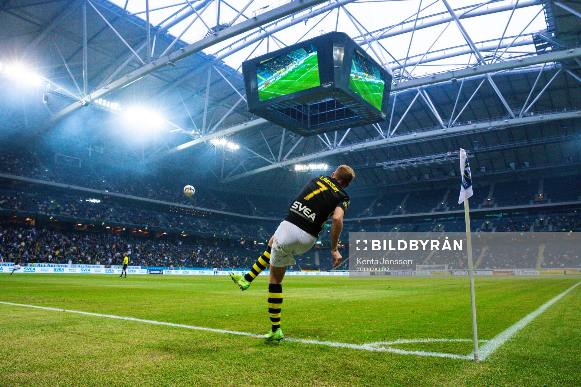 s Sebastian Larsson med en hörna