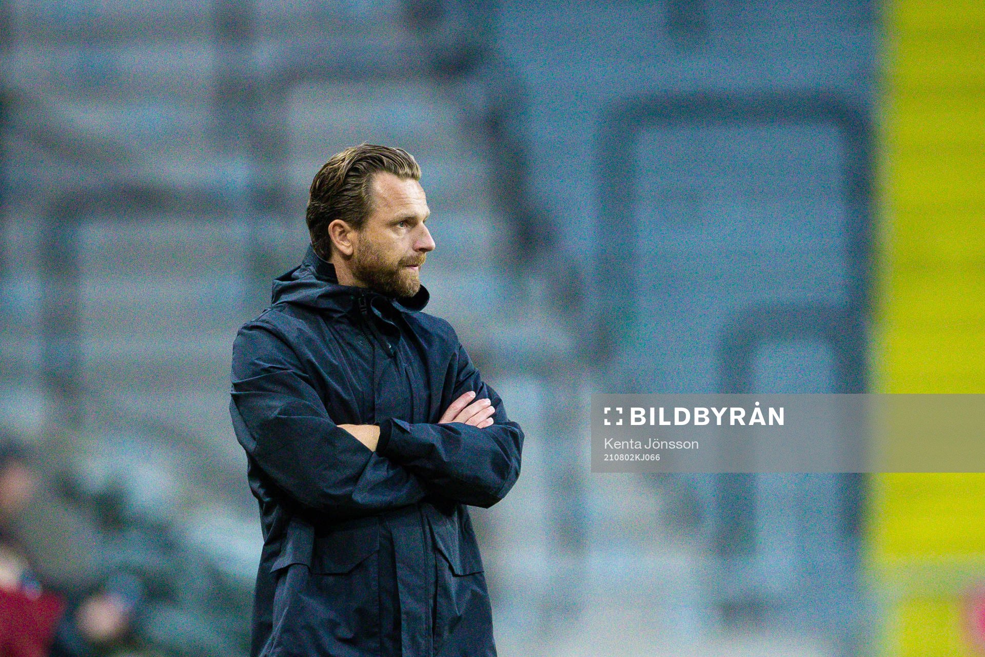AIK:s tränare Bartosz Grzelak under fotbollsmatchen i Allsvenskan mellan AIK och Halmstad den 2 augusti 2021 i Stockholm. 