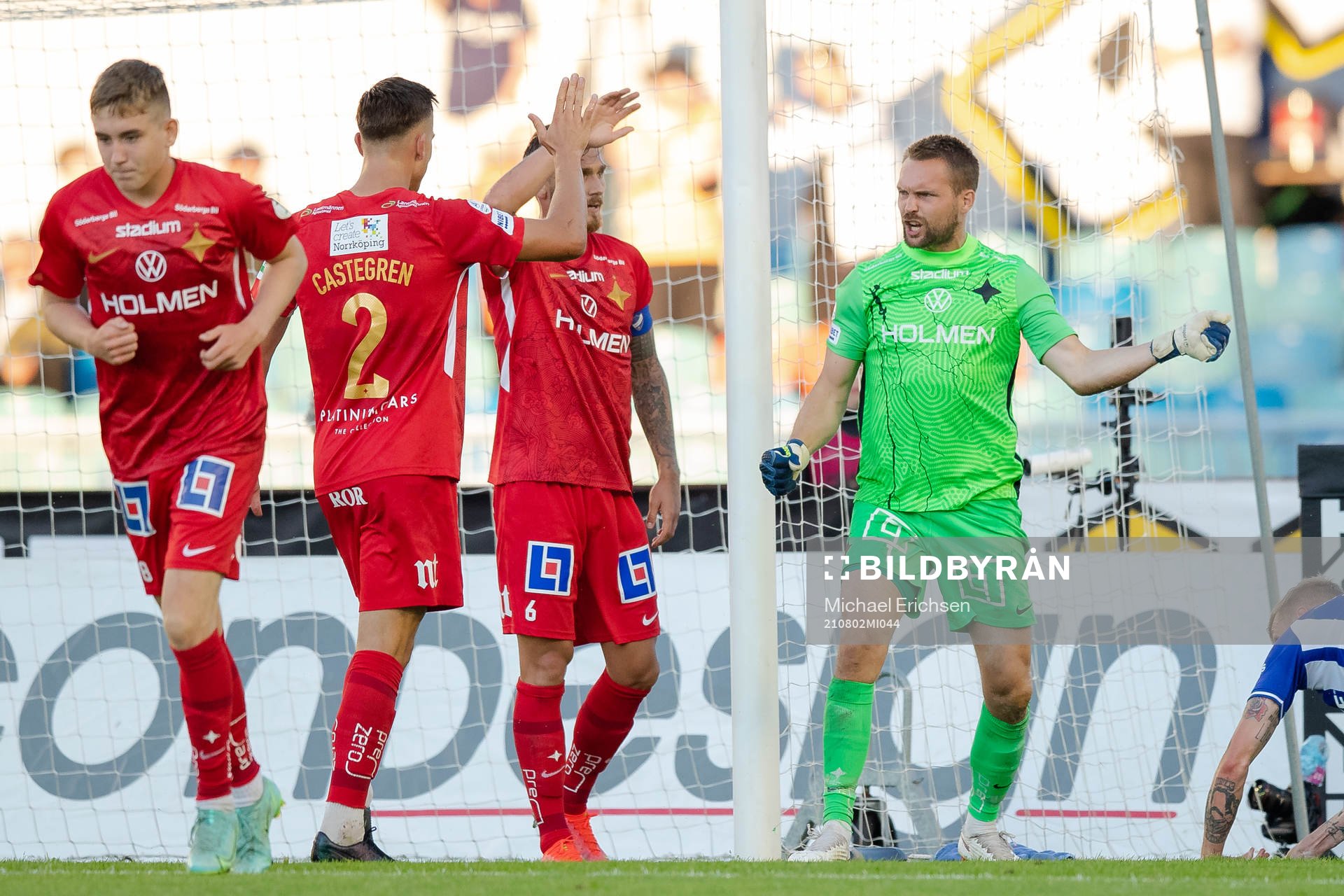IFK Norrköpings målvakt Oscar Jansson jublar