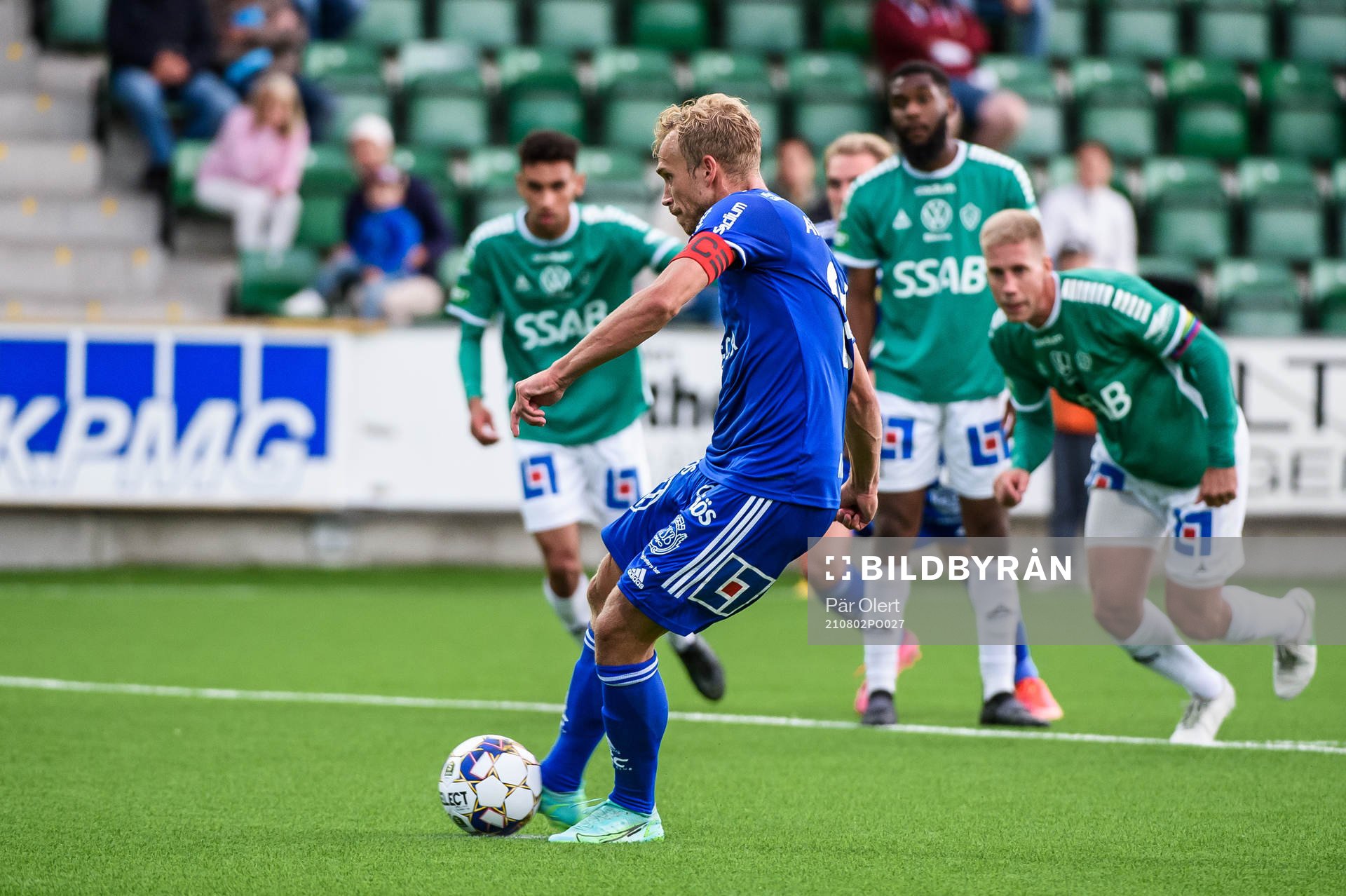 Sundsvalls Pontus Engblom gör 3-3 på en straffspark