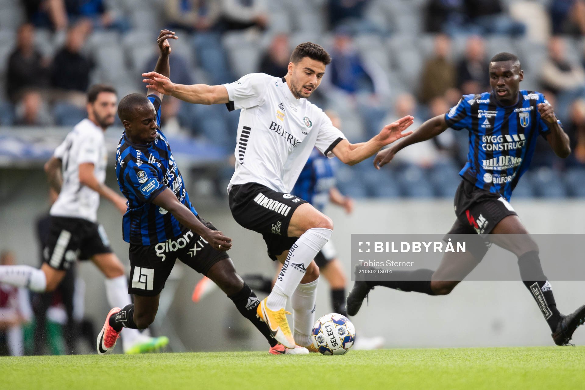 Örebros Deniz Hümmet och Sirius Nahom Girmai Netabay