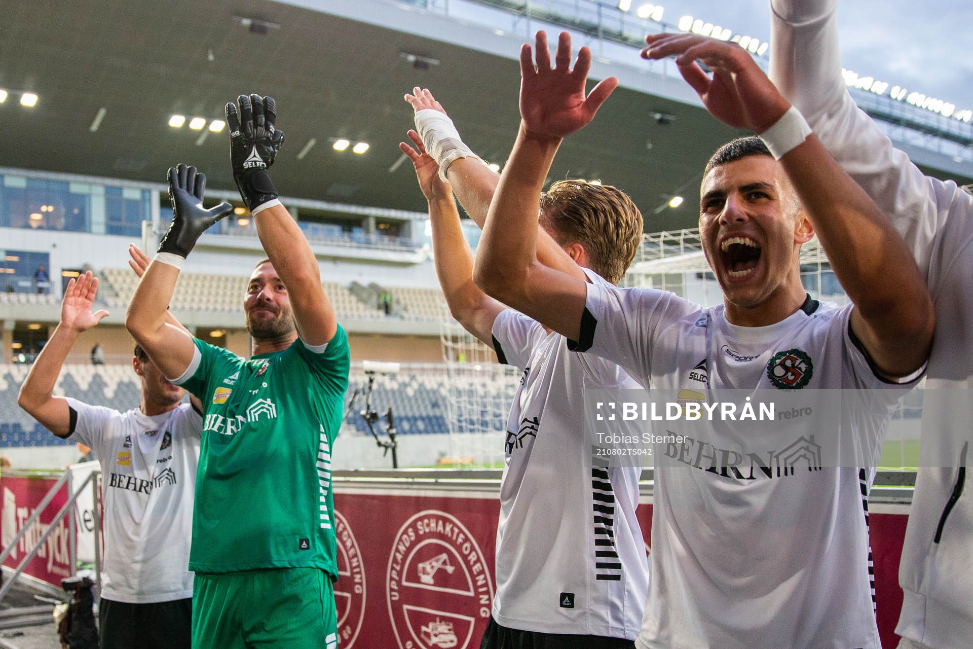 Örebros spelare jublar