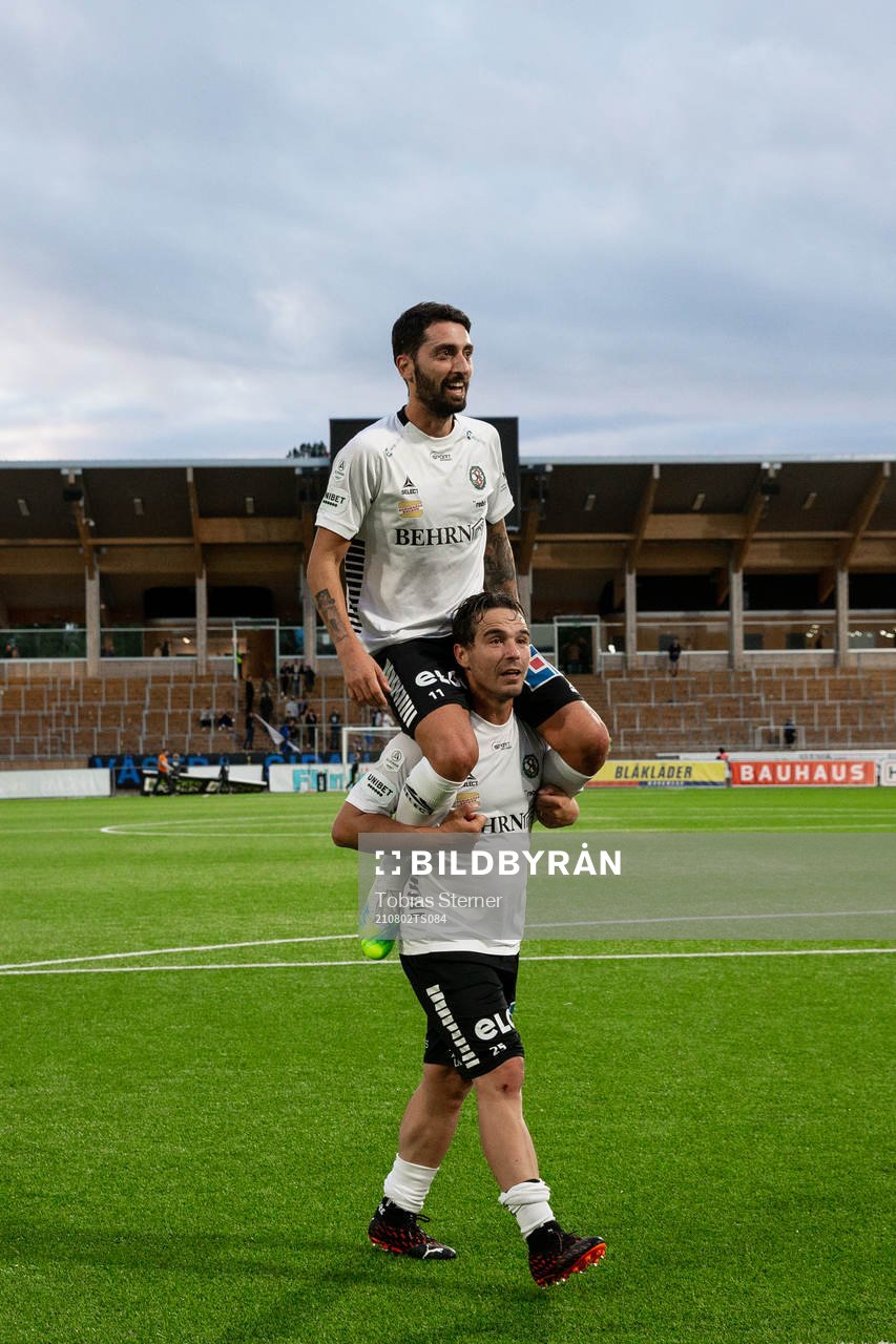 Örebros Nordin Gerzic och Nahir Besara jublar