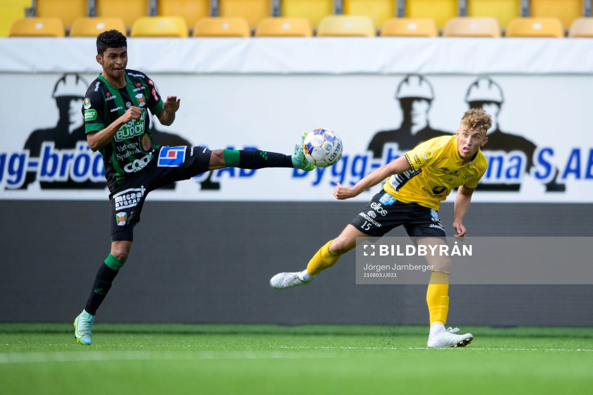 Varbergs Keanin Ayer och Elfsborgs Isaac Antonsson