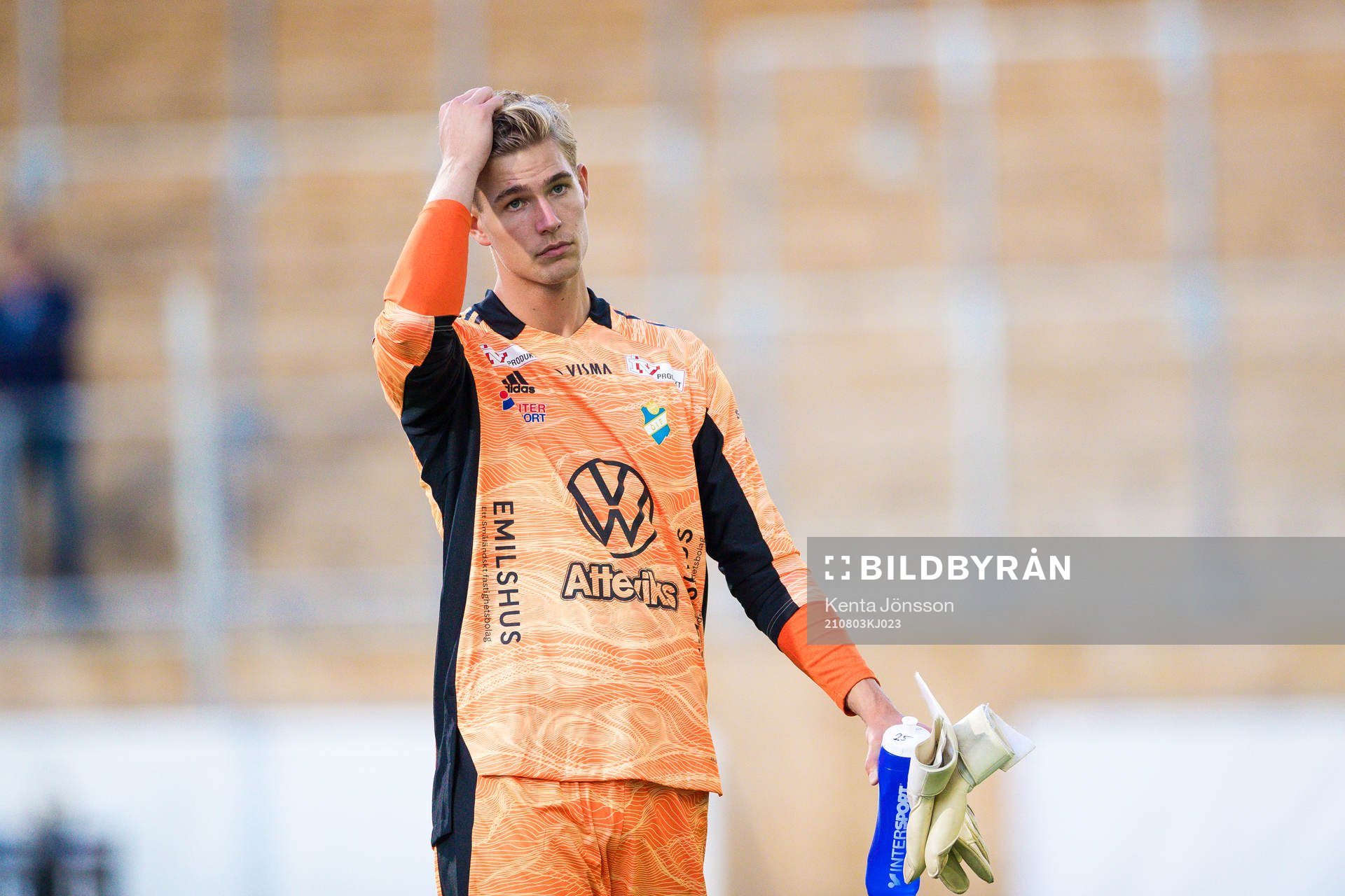 Östers målvakt Mathias Nilsson deppar