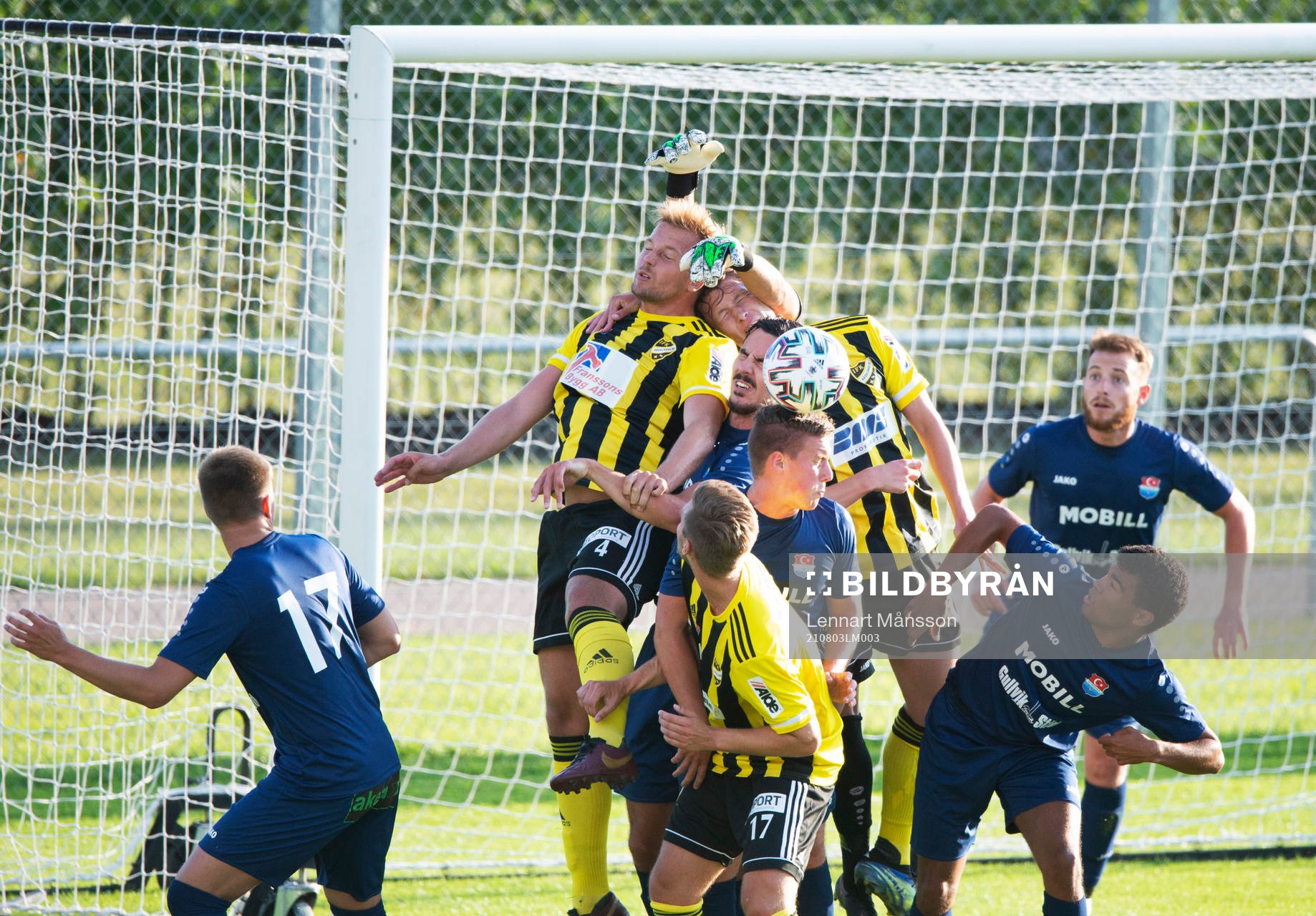 IFK Hässleholms Hampus Rydh i matchen i division 2 mellan