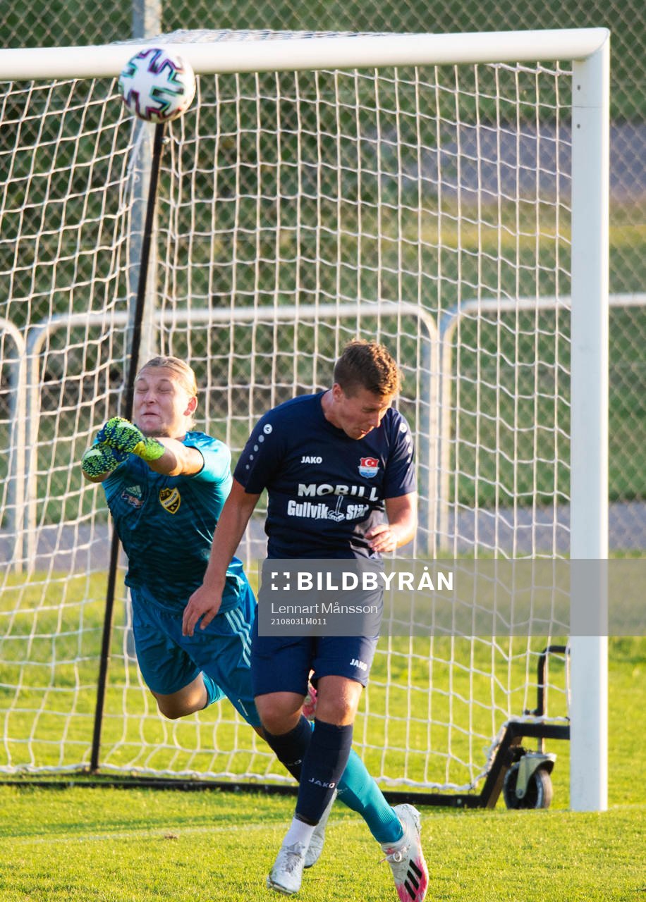 IFK Hässleholms Carl Lundahl Persson i matchen i division