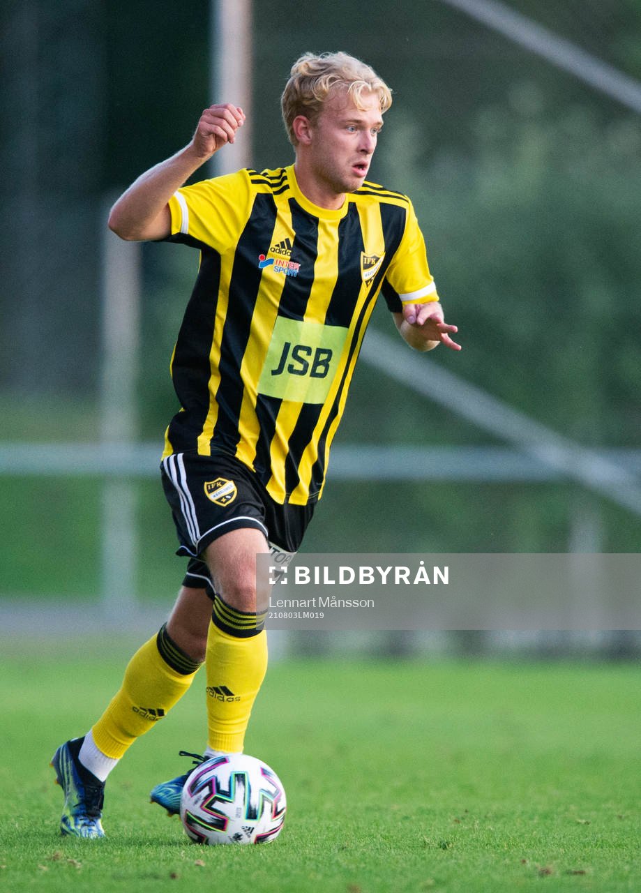 IFK Hässleholms Victor Holmberg i matchen i division 2 mellan IFK Hässleholm och Prespa Birlik i Hässleholm 4 augusti 2021.