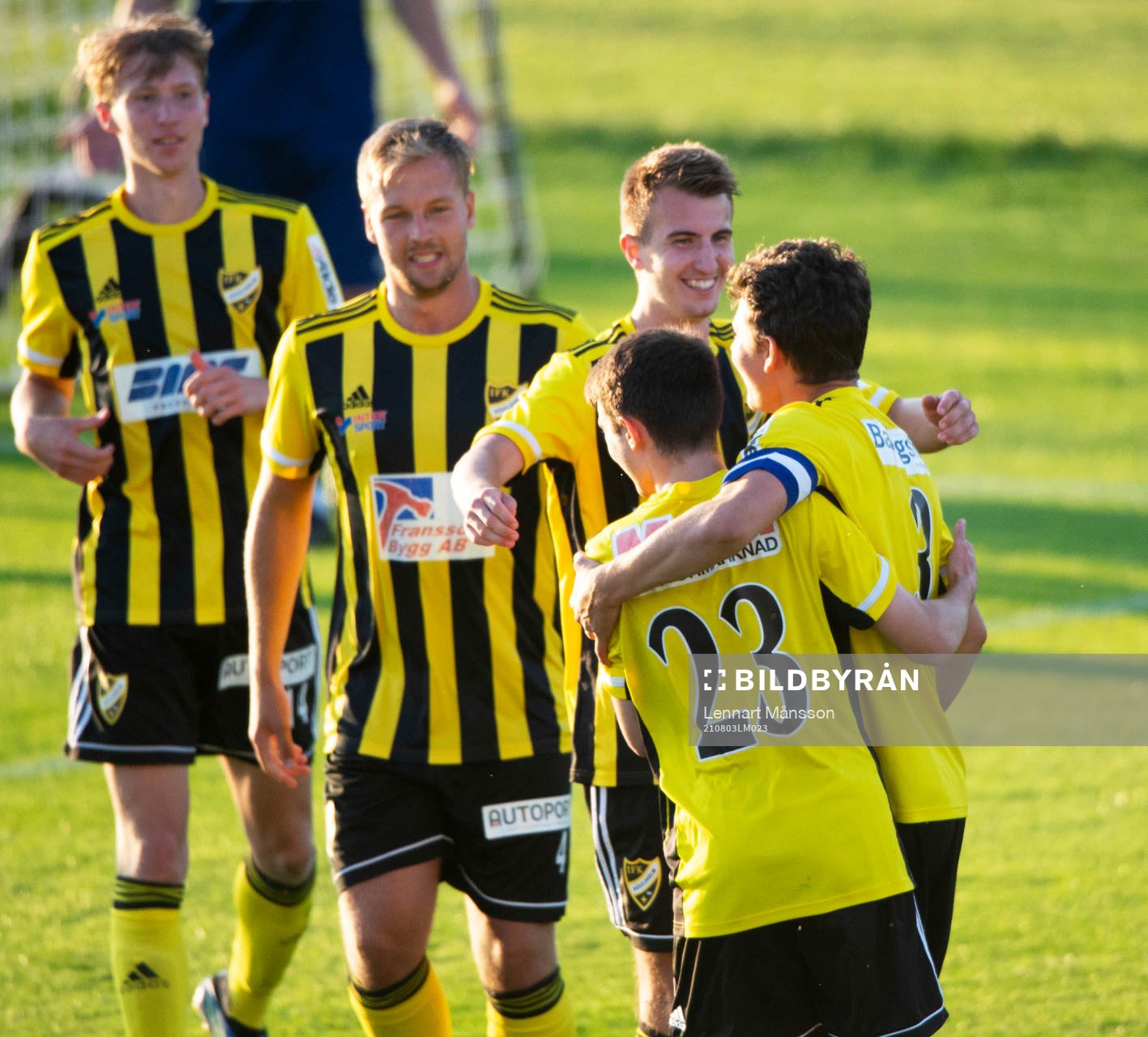 IFK Hässleholms Isak Orajärvi har nätat och grattas i