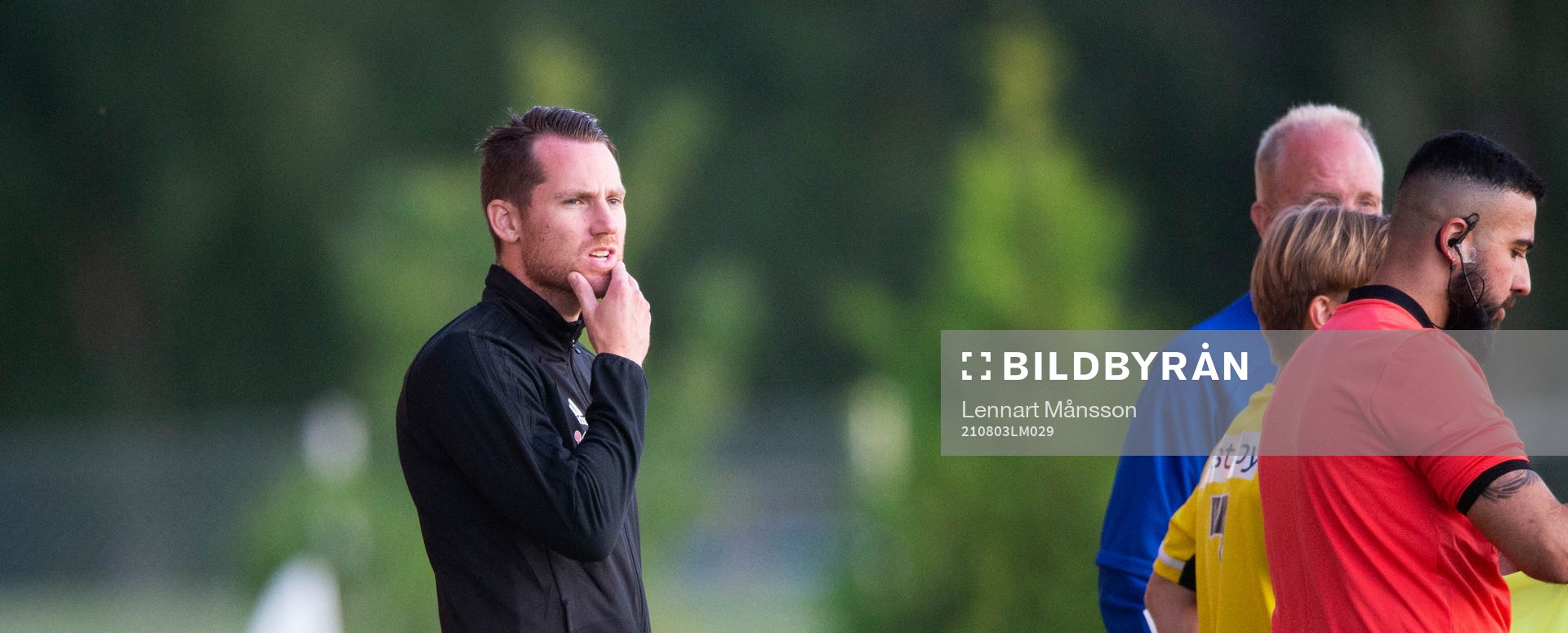 IFK Hässleholms tränare Johan Persson i matchen i